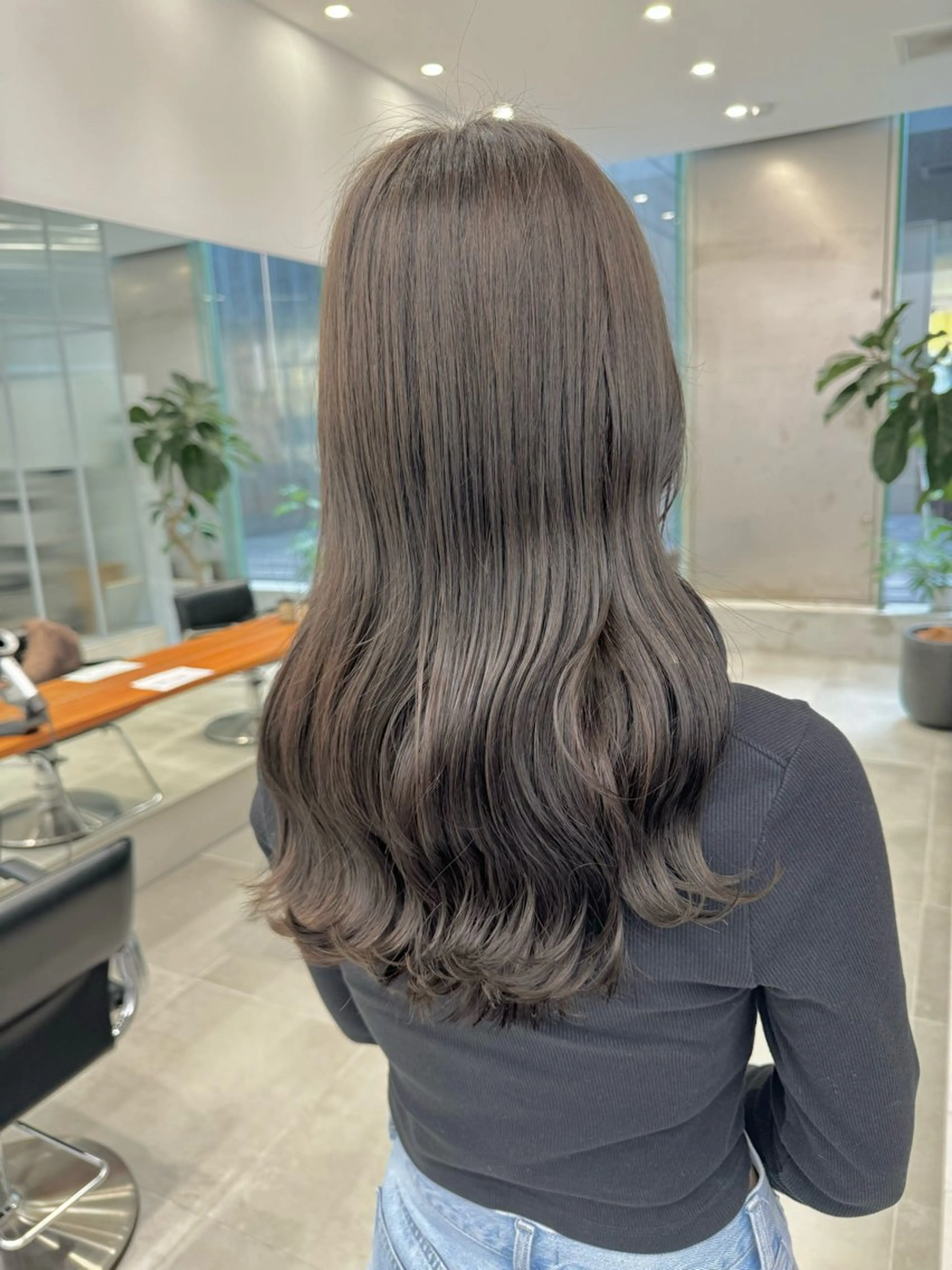 ロング カラー ブリーチ グレージュ ブリーチなしカラー オリーブグレージュ オリーブグレー ブリーチなし 寒色カラーのヘアスタイル