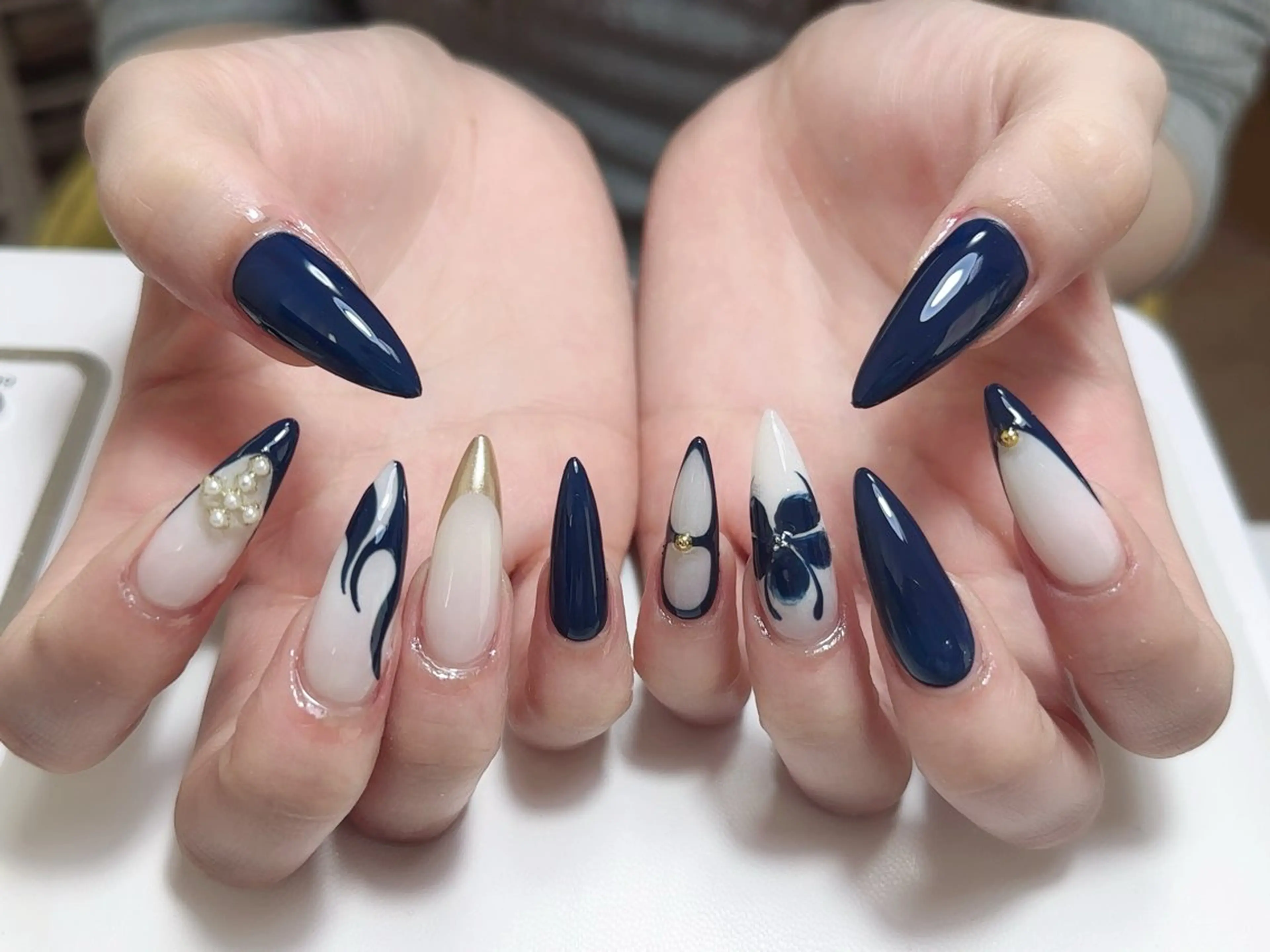 ネイル ハンドネイル NAIL CIRCLESのネイルデザイン