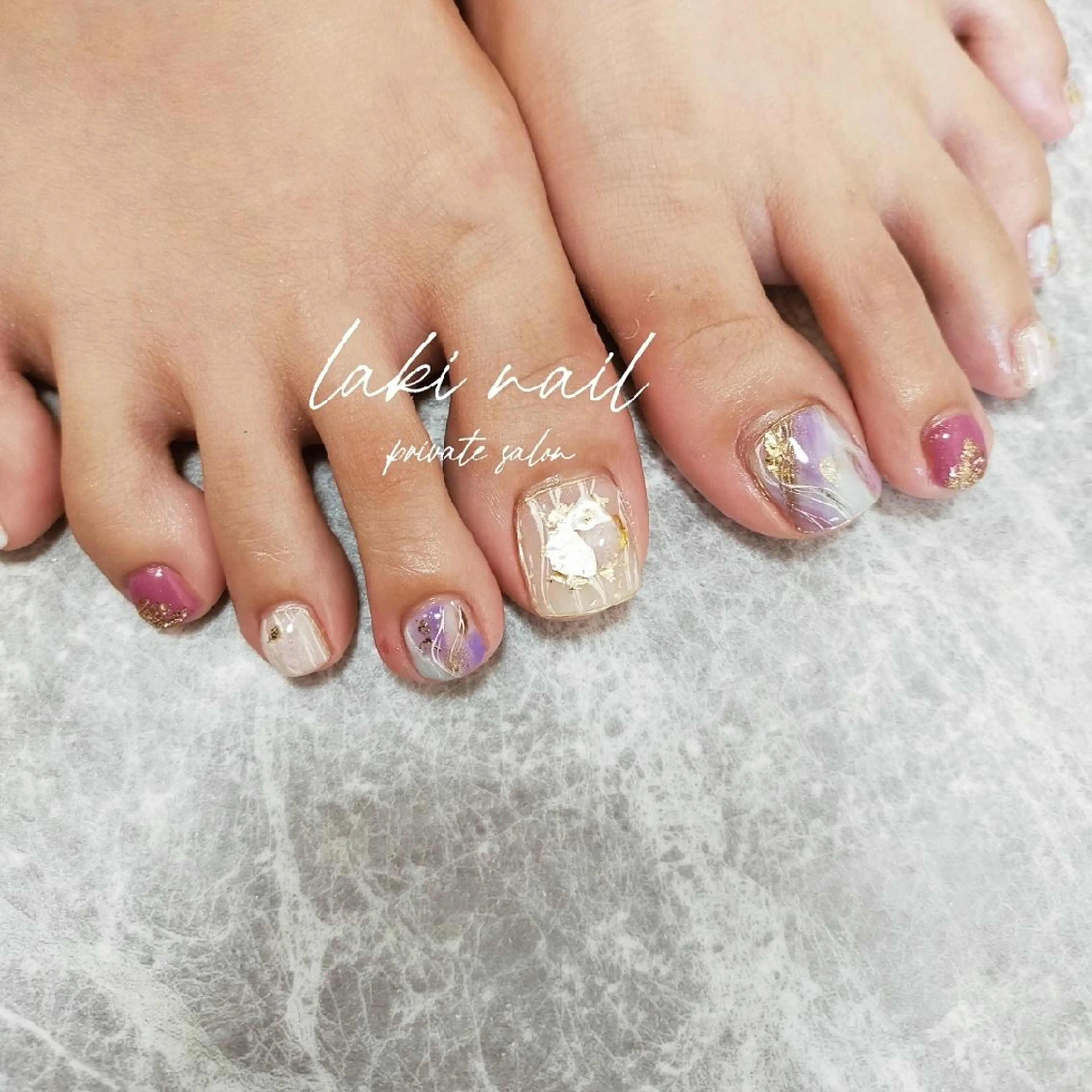 ネイル クリアネイル 成人式 フットネイル 大理石ネイル(マーブル) ニュアンスネイル フットネイル by lakiのネイルデザイン