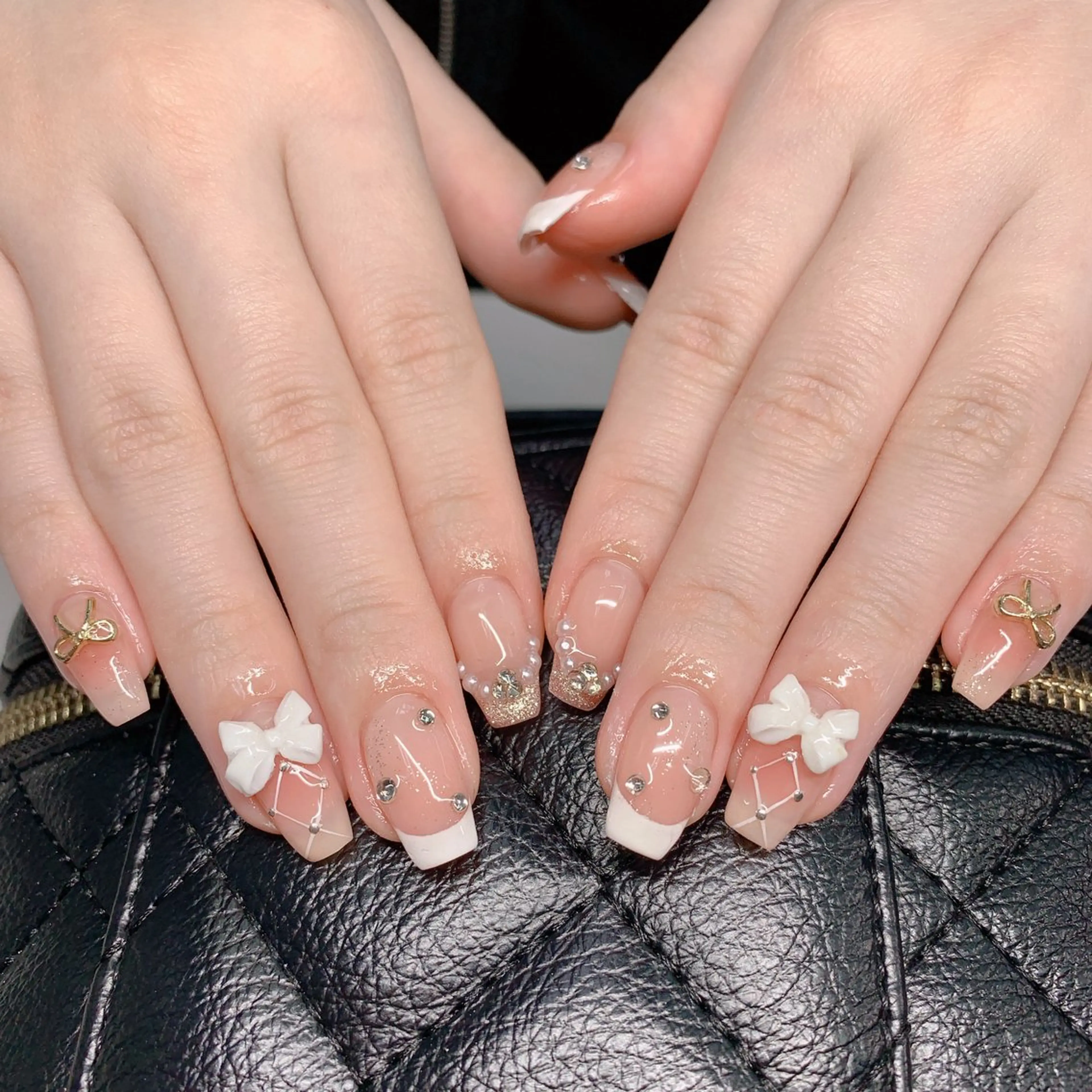 ネイル オーロラネイル 長さ出し フットネイル ジェルネイル キラキラネイル インフィニティ ネイルサロンのネイルデザイン