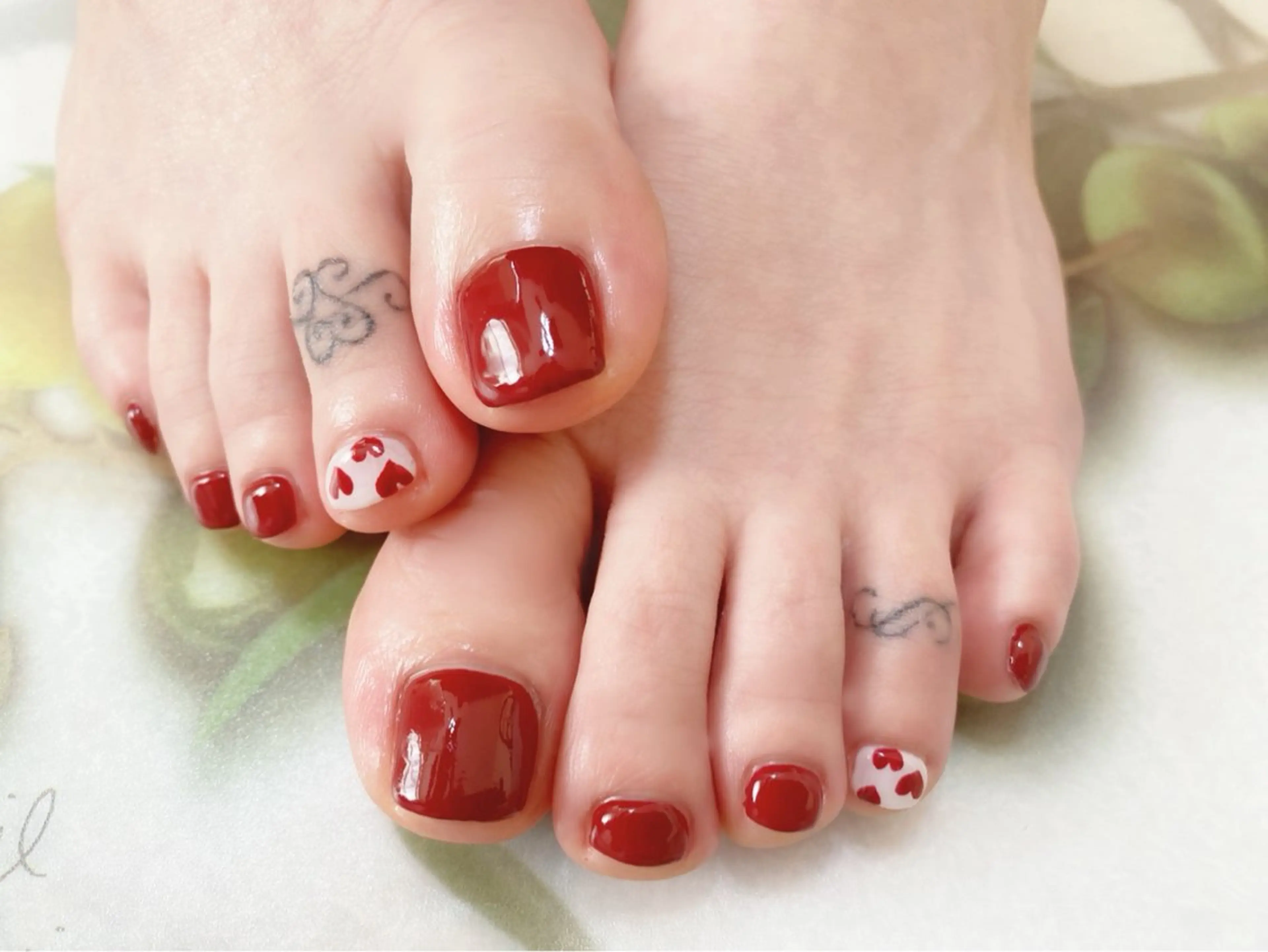 ネイル ボルドー ハート バレンタイン フットネイル ネイルサロン nail_upのネイルデザイン