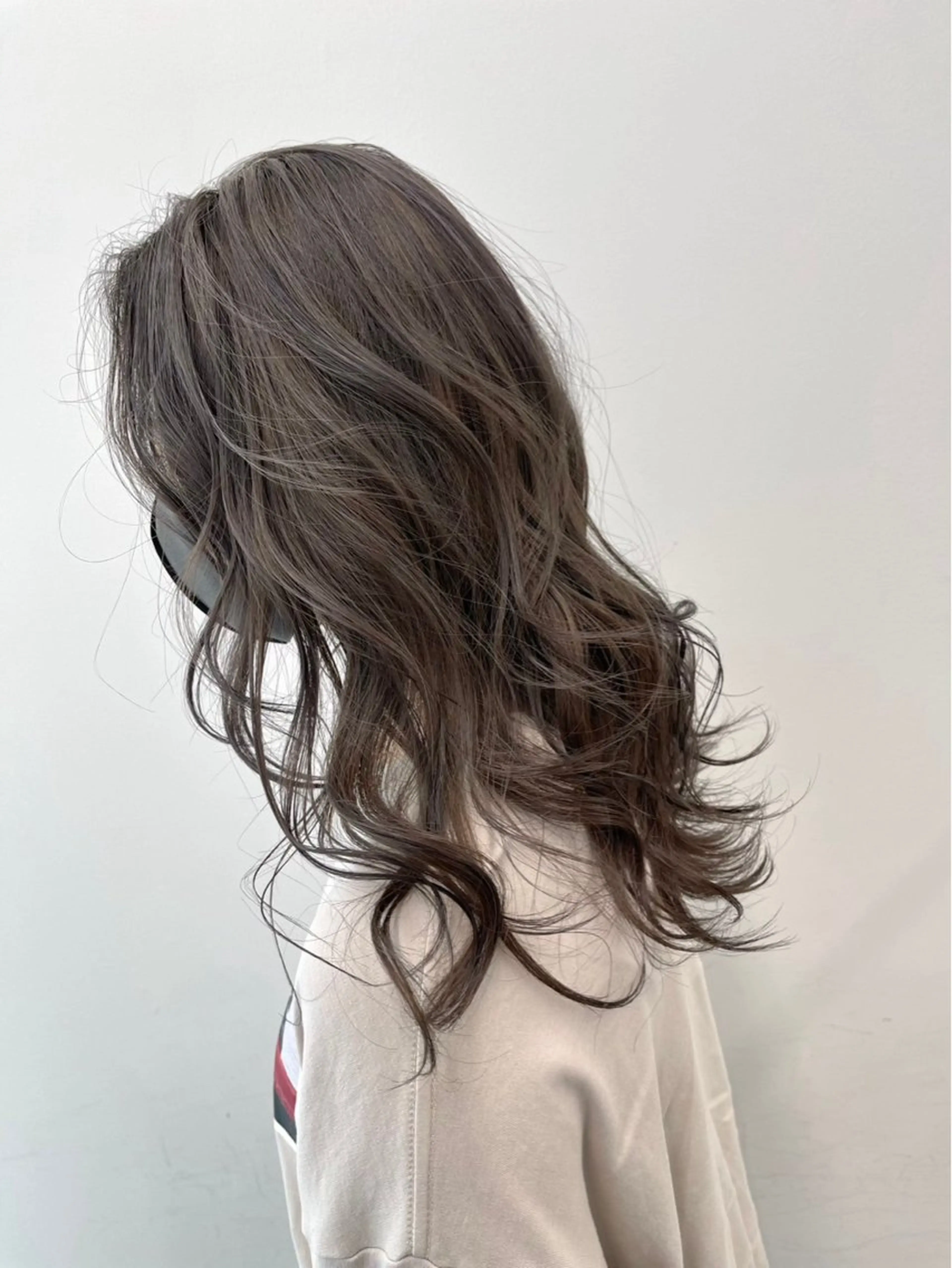 セミロング カラー グレージュ siesta by amble luxe 池袋【シエスタ バイ アンブルリュクス】所属・NATSUKI ナツキのヘアスタイル