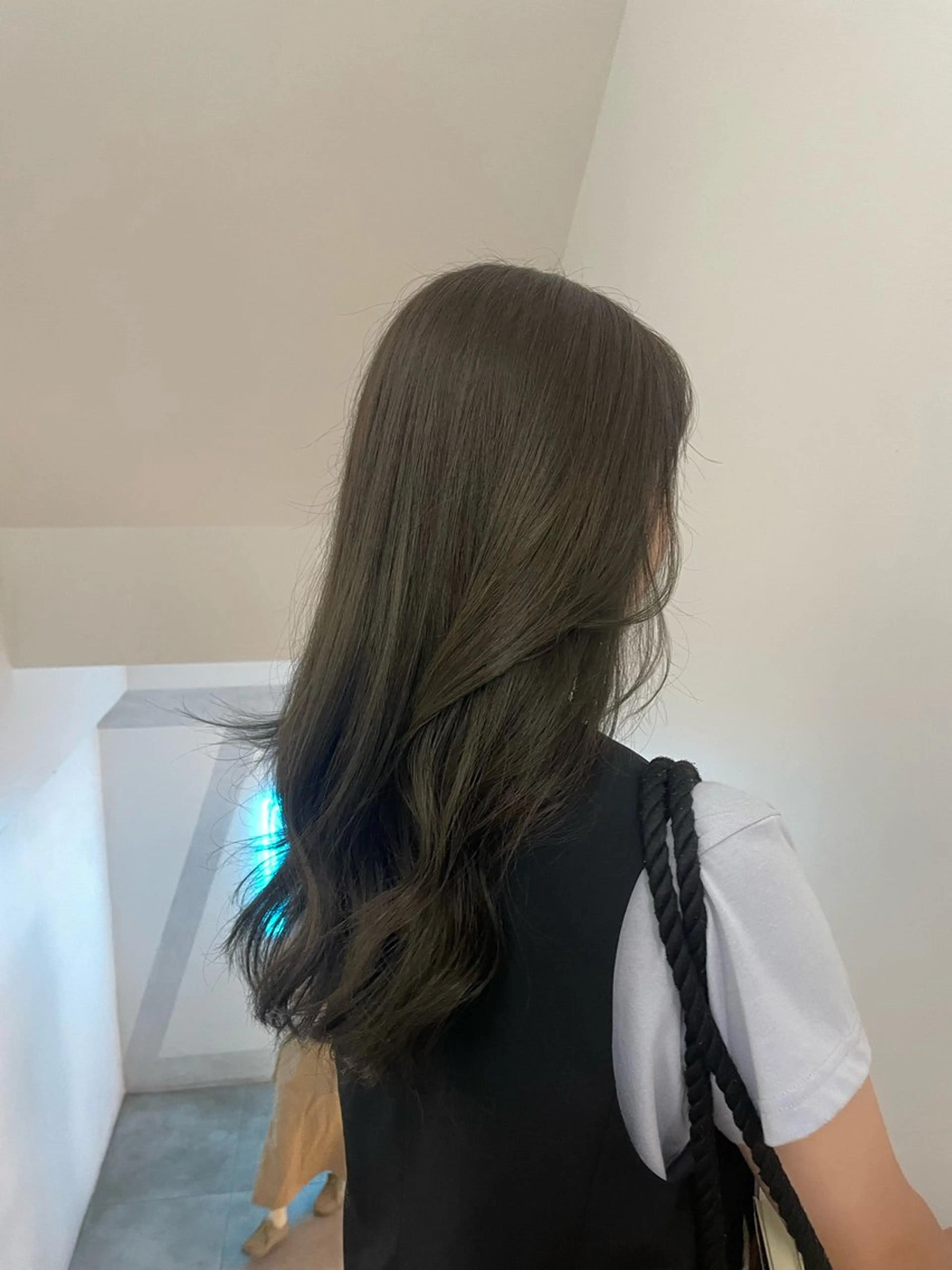 セミロング カラー ヘアカラー 🌟暖色系ハイトーン 🌟AIのヘアスタイル