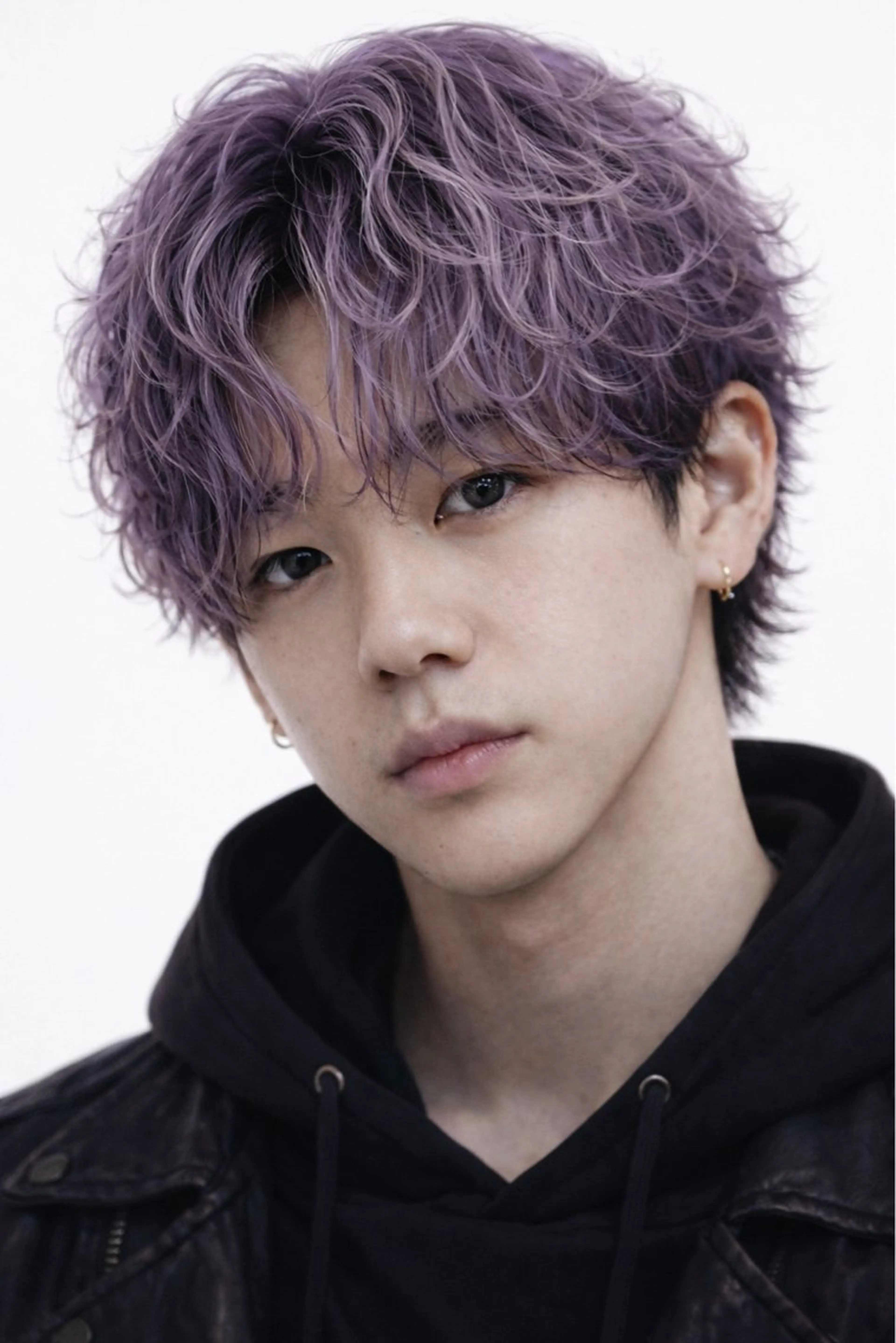 ミディアム カラー パーマ ヘアアレンジ メンズ ミディアムパーマ メンズパーマ 波巻きパーマ ラベンダーカラー ブリーチパーマ Coshoのヘアスタイル