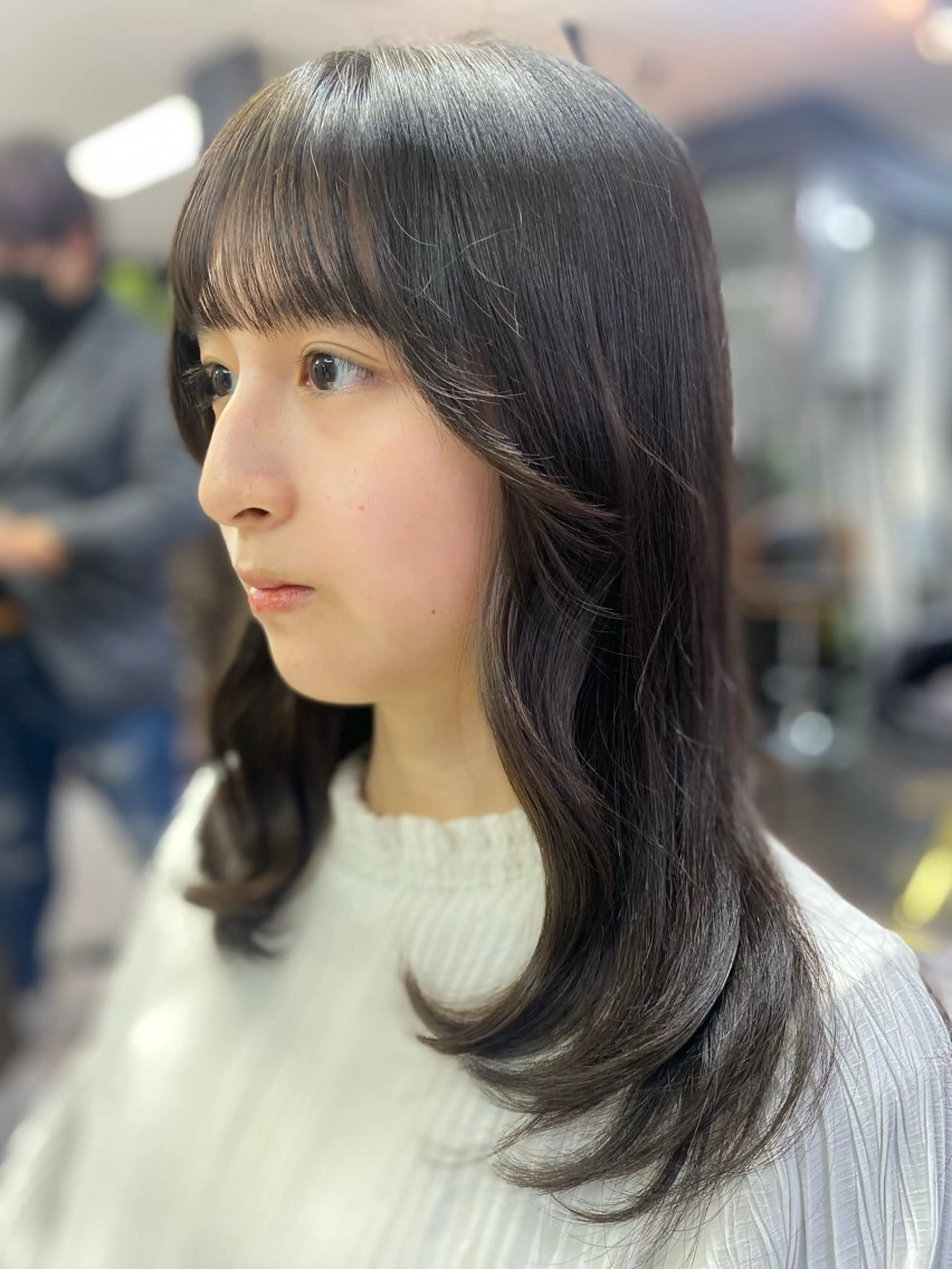 セミロング 瀧下 唯のヘアスタイル