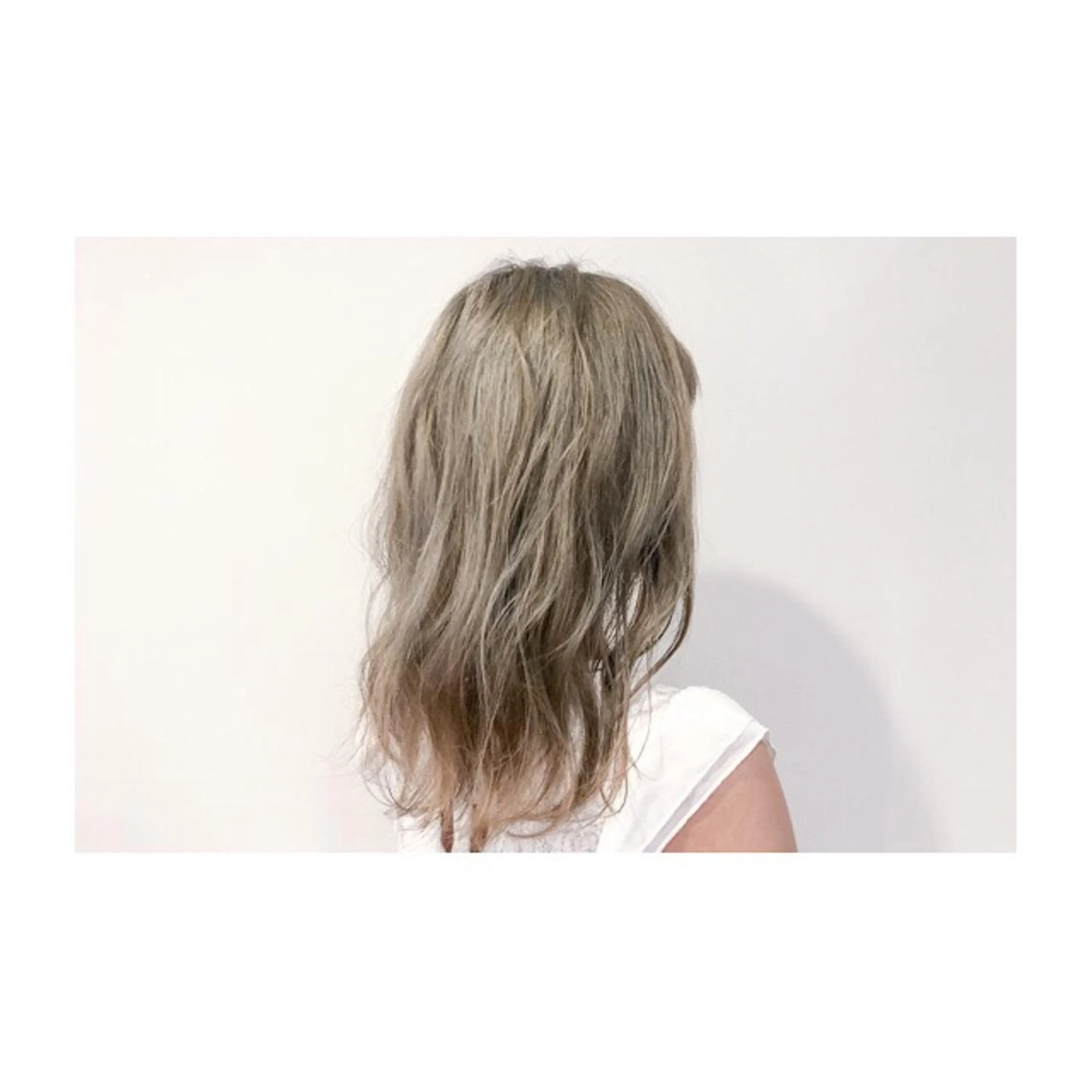 セミロング カラー ブリーチ 透明感カラー HAIRsalon BONDS所属・山本 佳裕のヘアスタイル