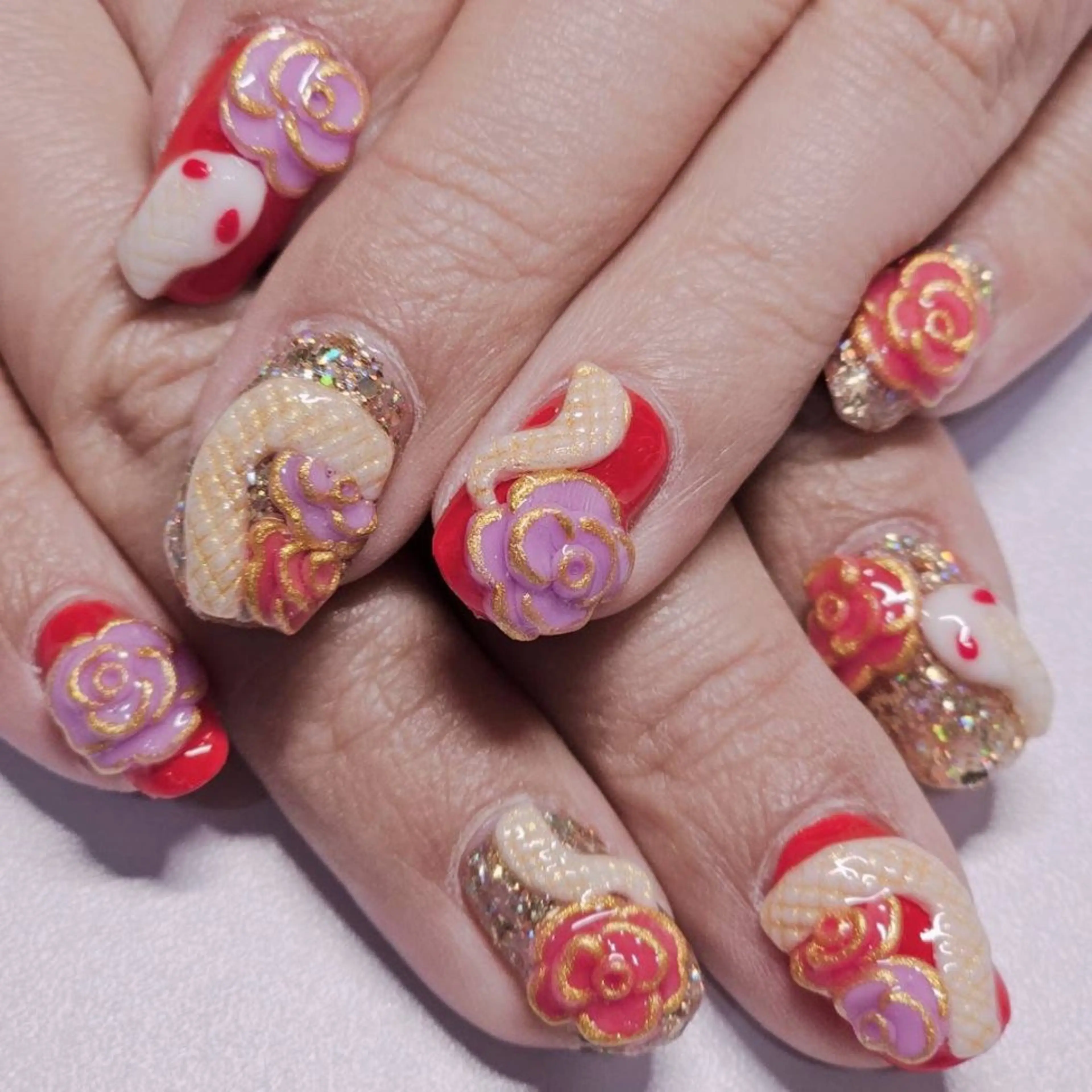 ネイル アートネイル ゴールド ホログラムネイル ラメ(グリッター) 赤色 ハンドネイル よしだ ひろきのネイルデザイン