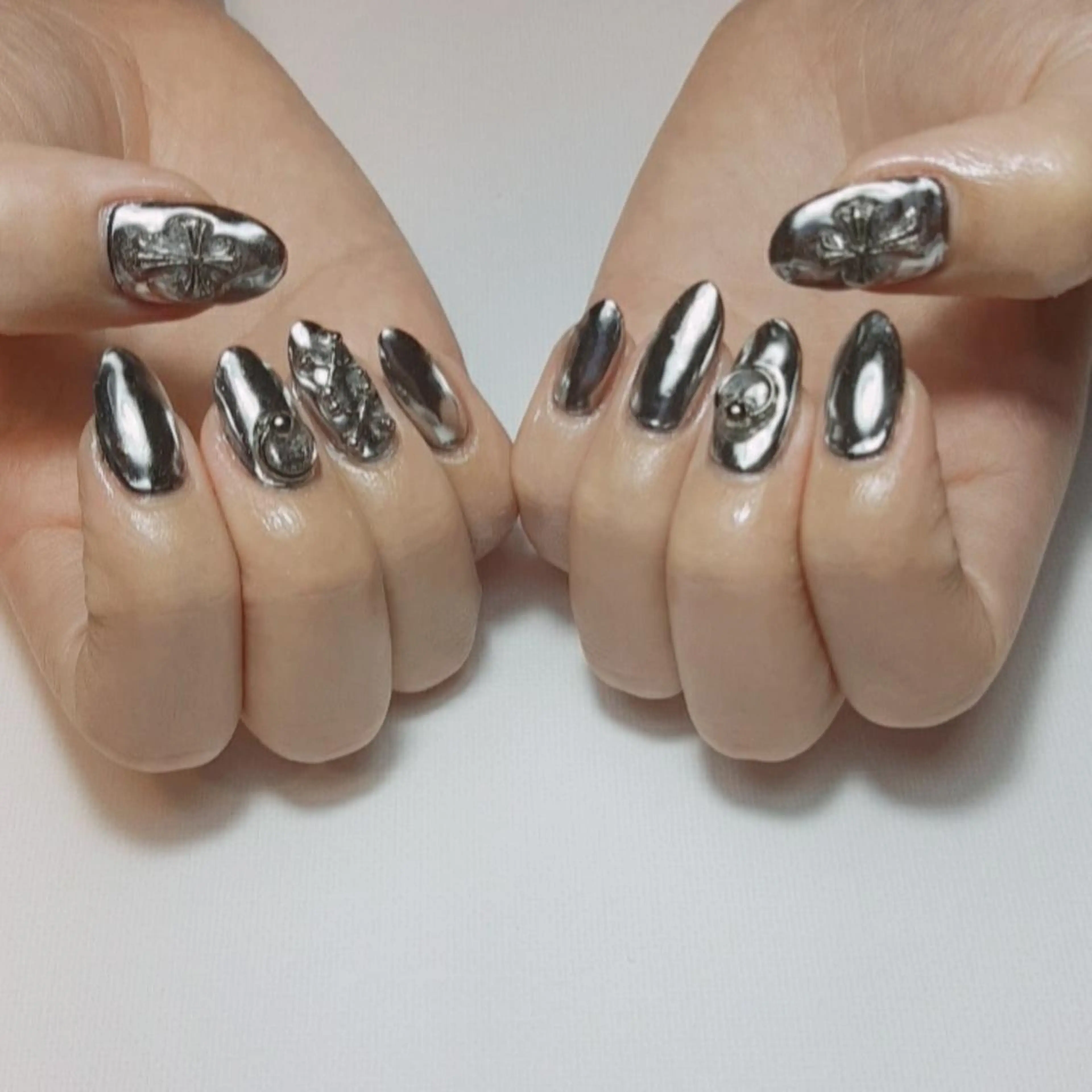 ネイル ミラーネイル シルバー owlnail /持込みデザイン専門のネイルデザイン