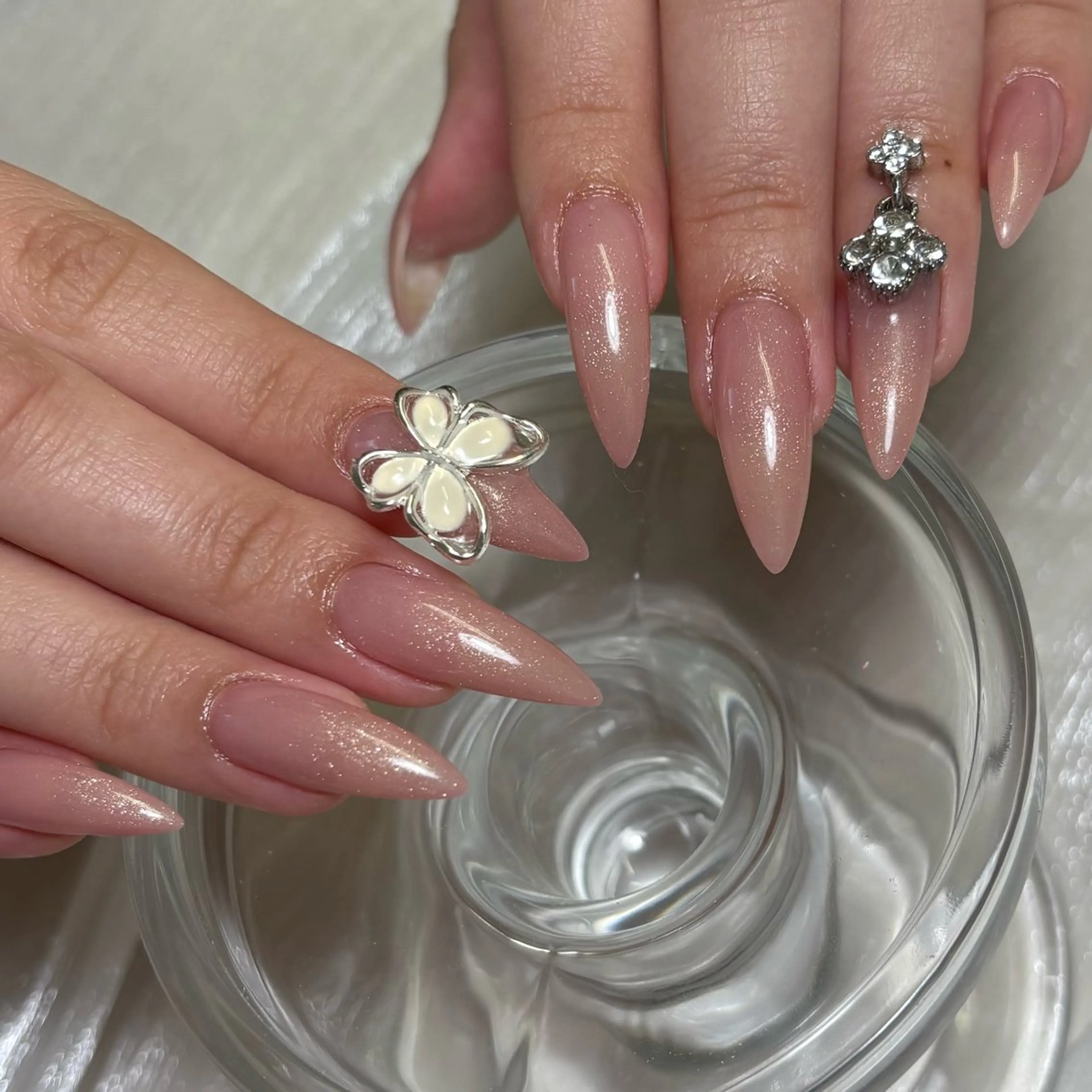 ネイル ワンカラーネイル ストーンネイル ハンドネイル amuu所属・amuu/ フィルイン推奨サロンのネイルデザイン