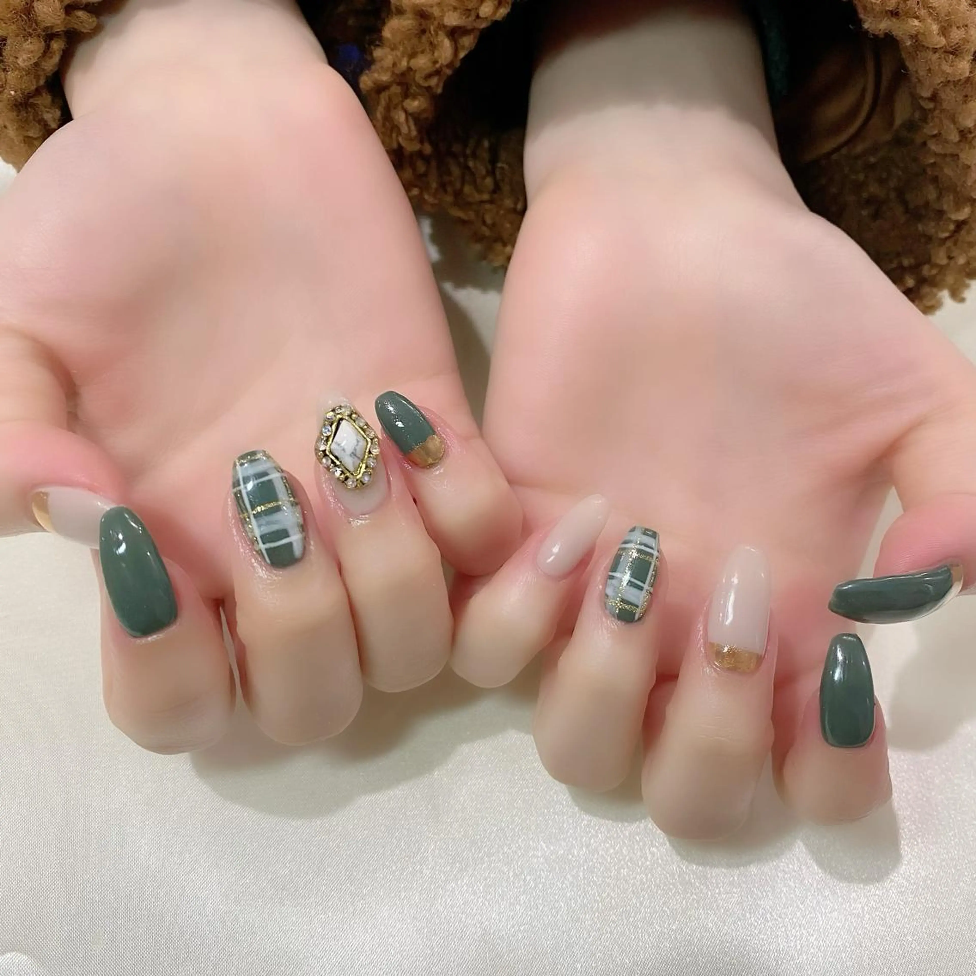 ネイル グリーン 冬ネイル クリスマス ハンドネイル Salon Ｋのネイルデザイン