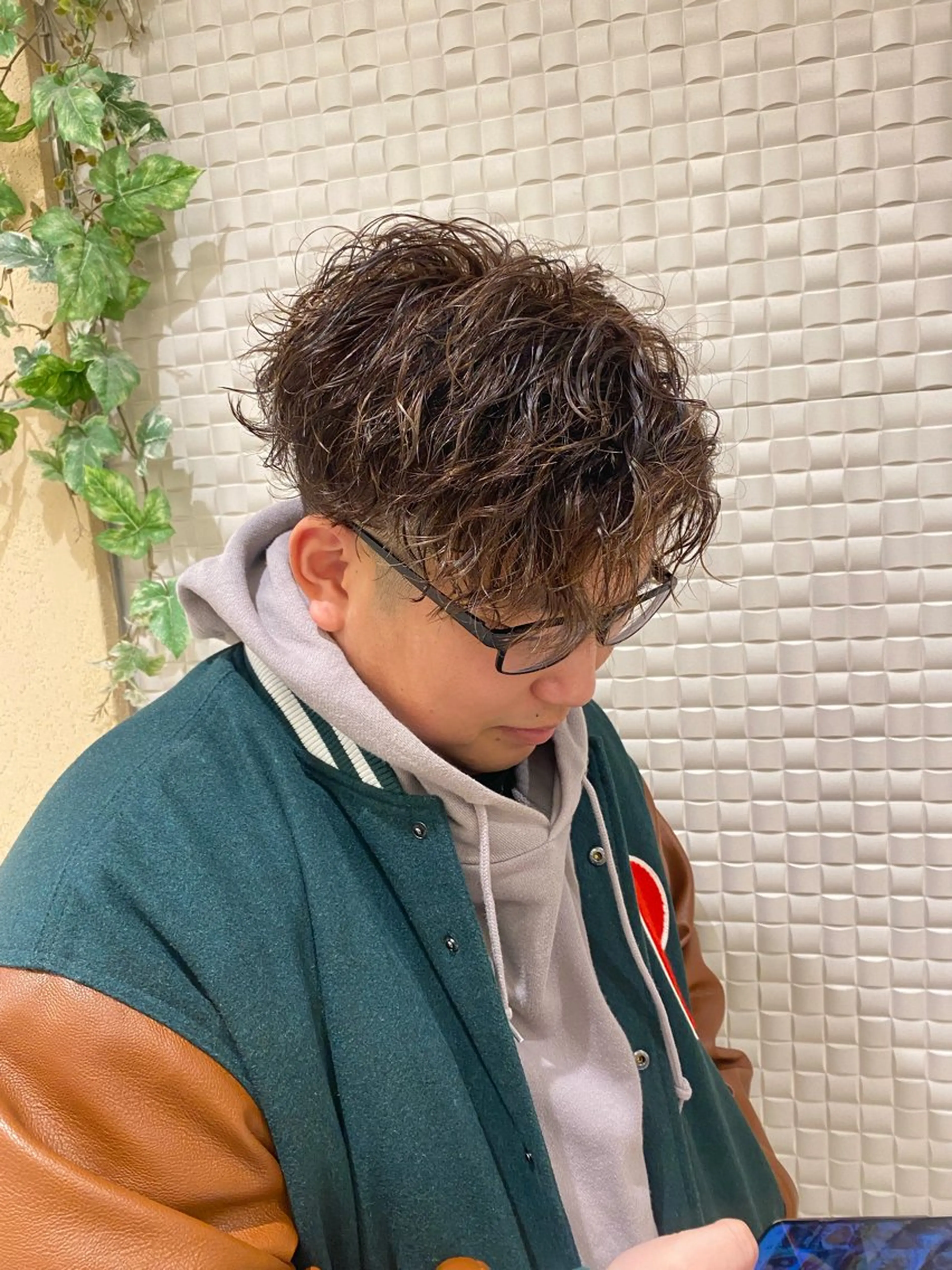 ショート カラー パーマ メンズ メンズハイライト メンズパーマ ハイライトカラー ハイライト カット パーマ トリートメント ヘアセット 新宿メンズパーマ ヨモギダのヘアスタイル