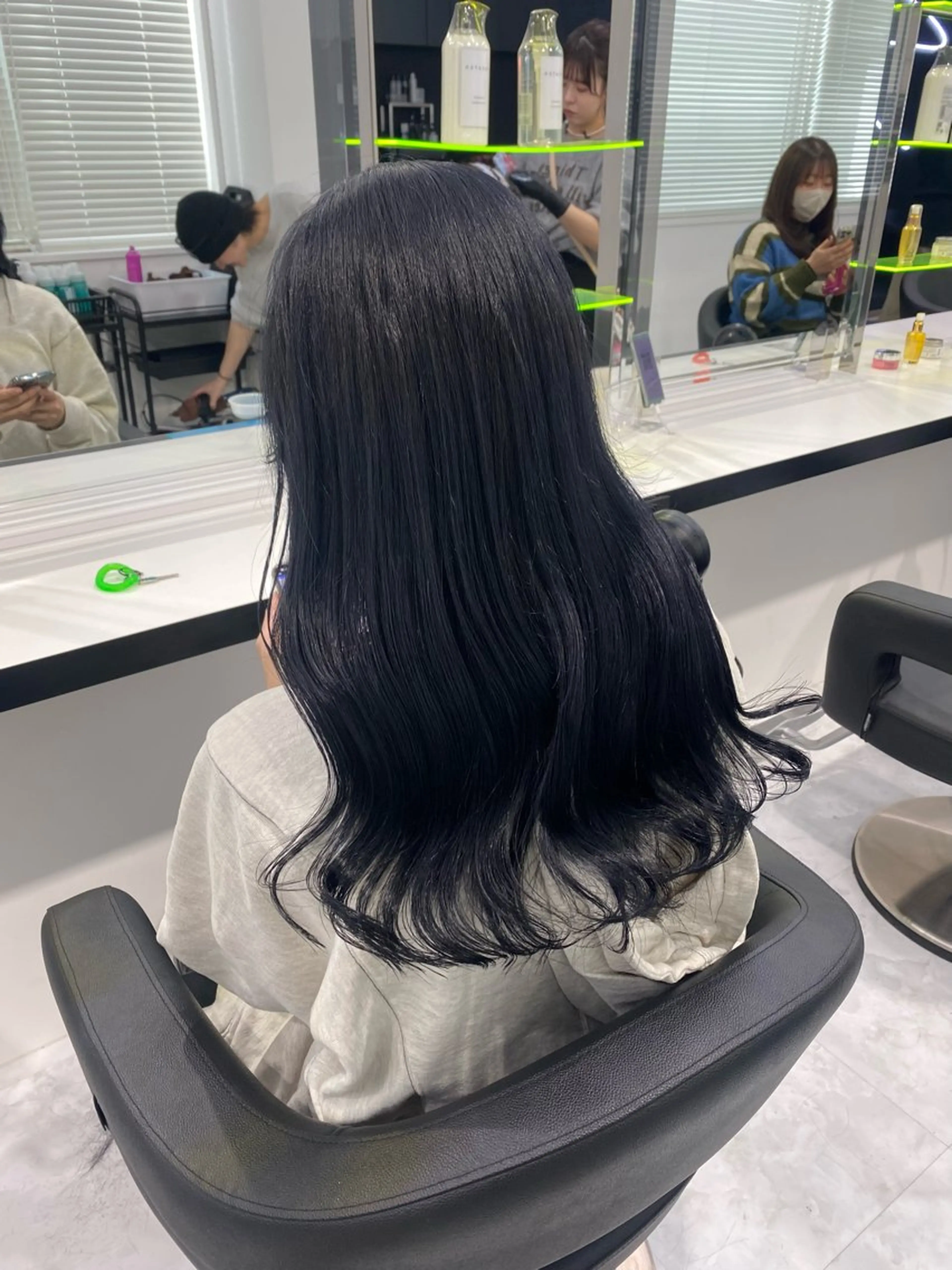 ロング カラー パーマ ヘアアレンジ 透明感ブリーチカラー 🌈TOMOHIROのヘアスタイル