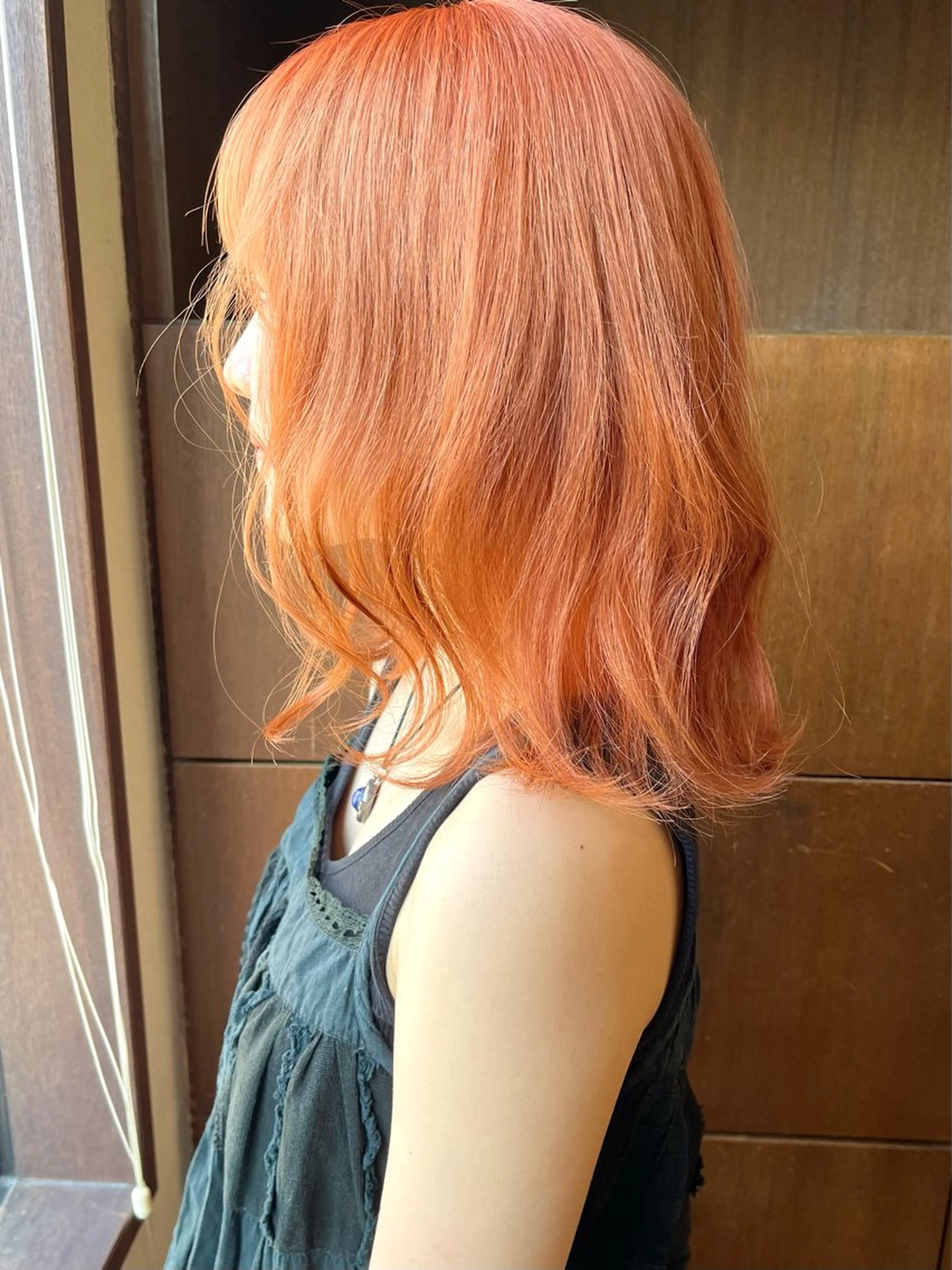 ミディアム カラー オレンジ カット ヘアカラー トリートメント 髪質改善ｶﾗｰ ｹｱﾌﾞﾘｰﾁ/ﾀﾑのヘアスタイル