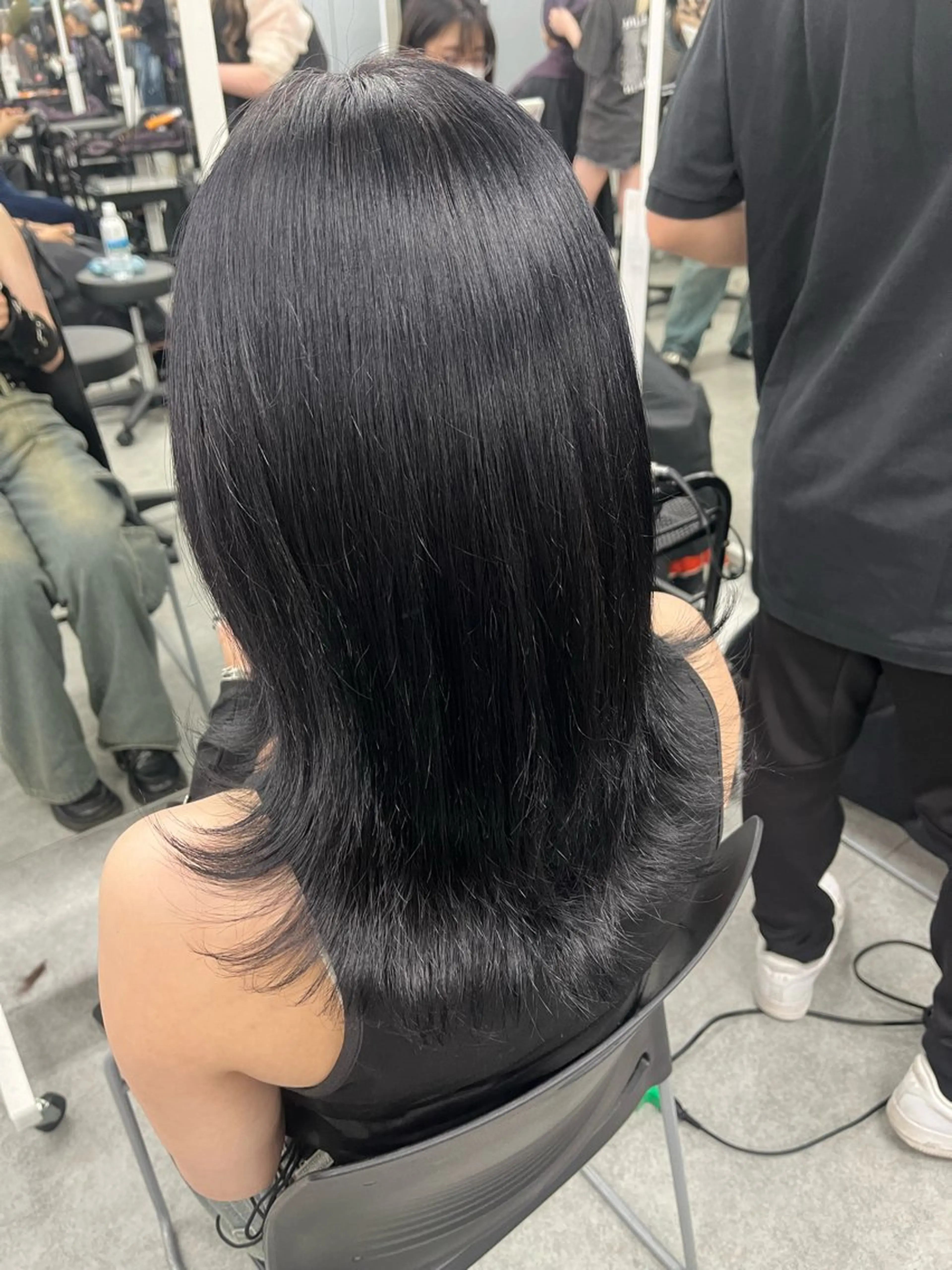 ミディアム カラー 黒髪 ブルーカラー ブルーブラック 透明感カラー 大人上品ベージュ 🎀HARUNAのヘアスタイル