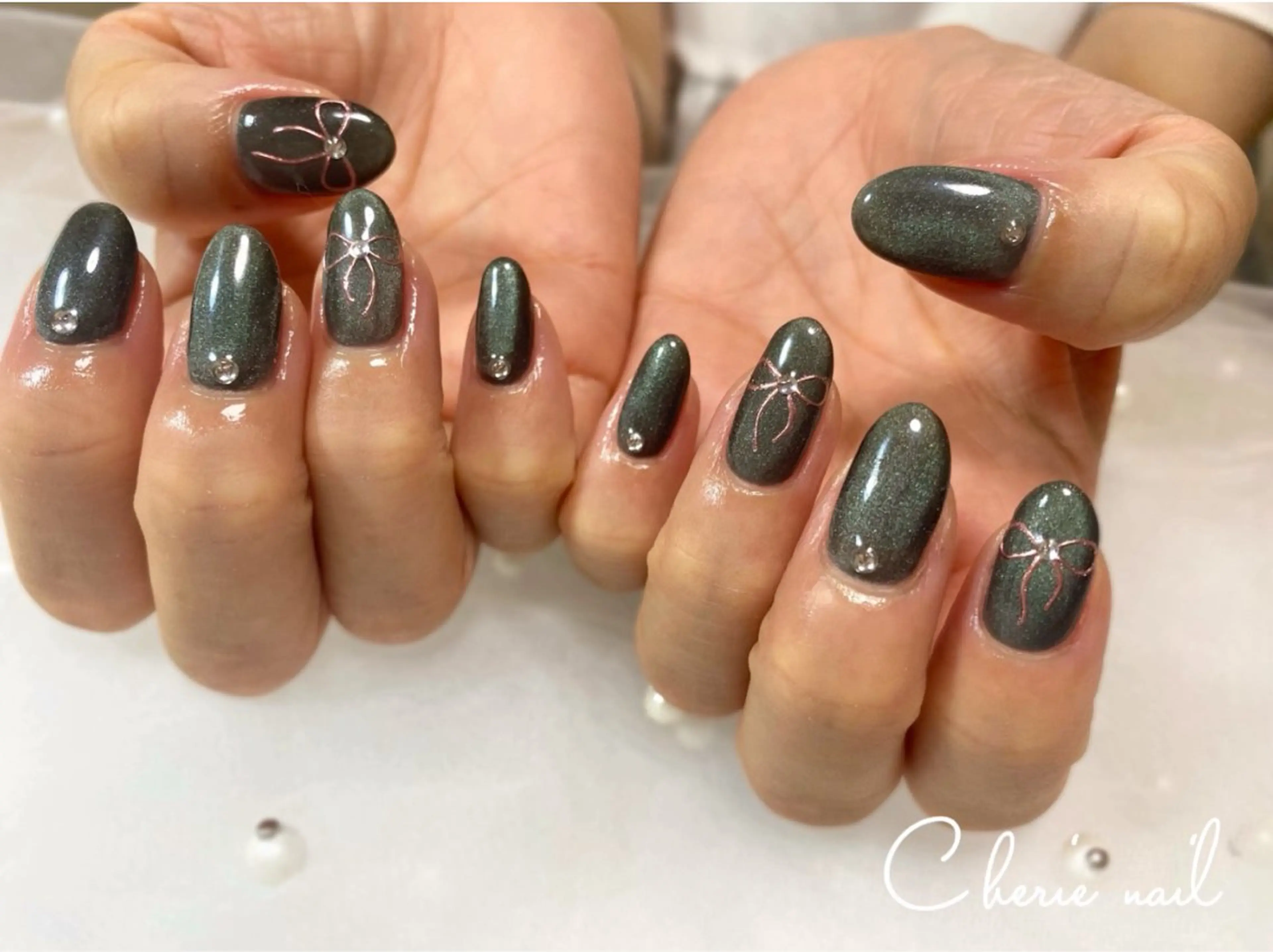 ネイル ジェルネイル マグネットネイル ミラーネイル リボン ハンドネイル Cherienail yunaのネイルデザイン