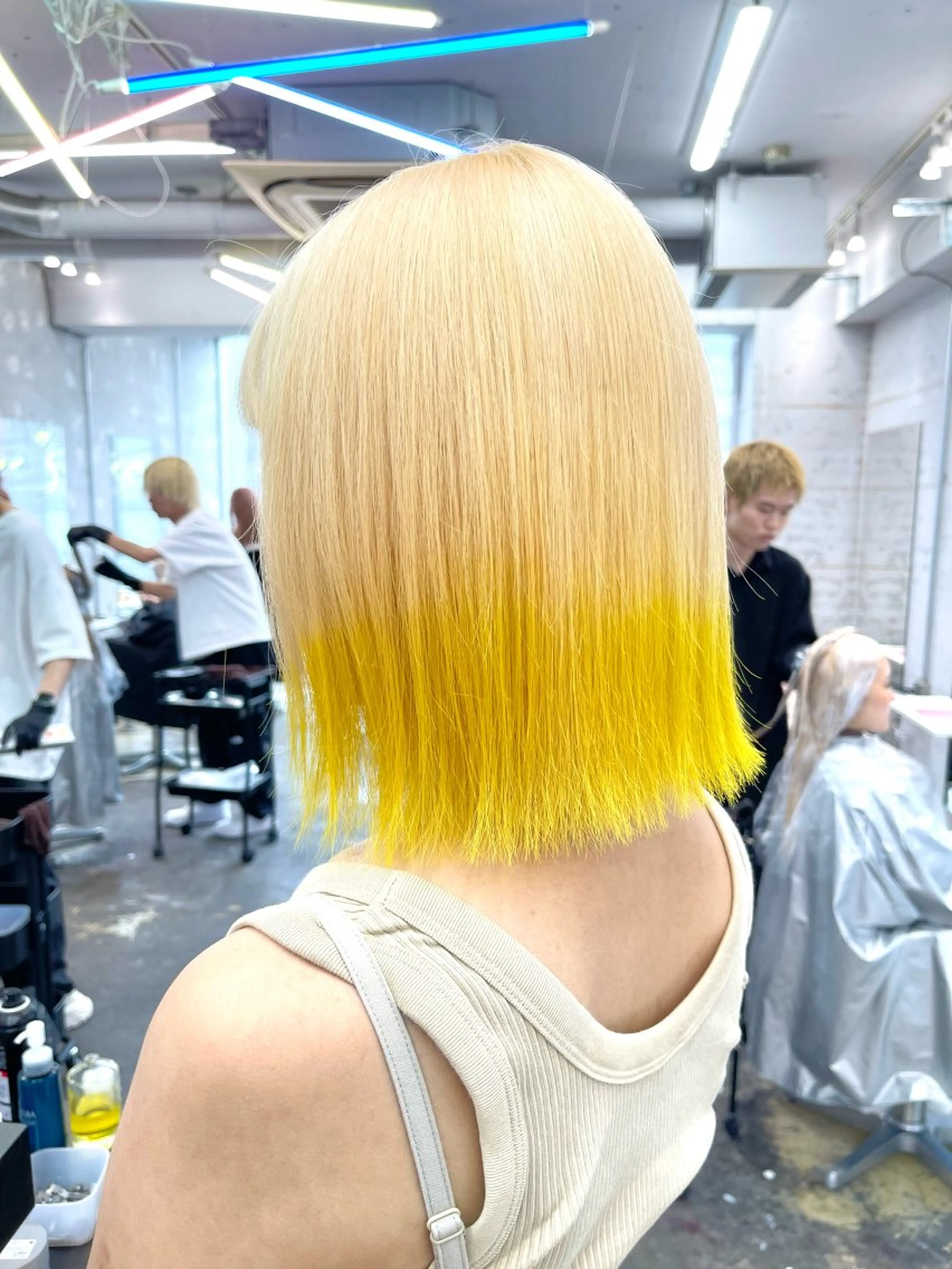 ミディアム カラー レイヤーカットとハイ トーン/HIROKIのヘアスタイル