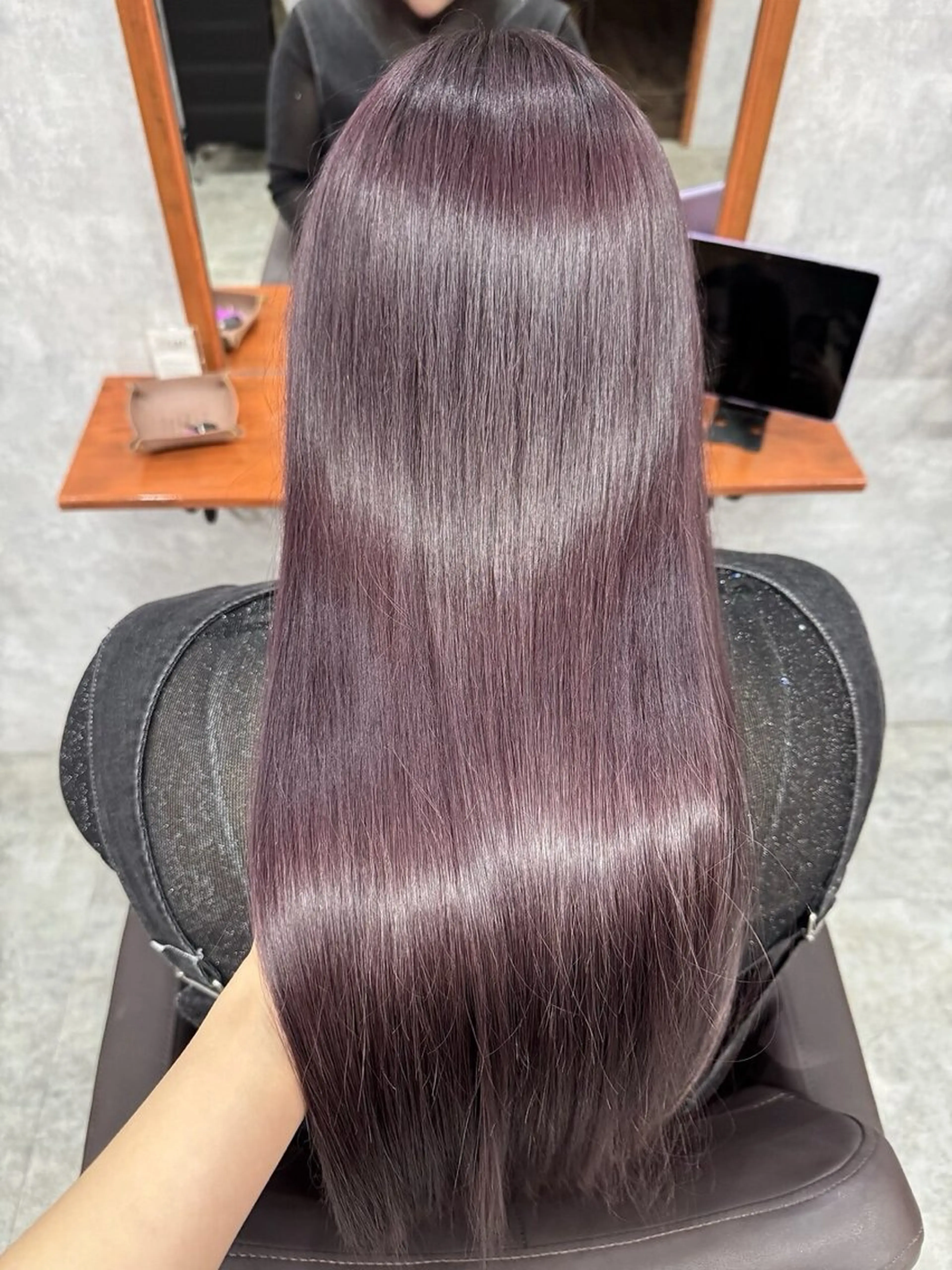 ロング カラー バレイヤージュ ベージュカラー ブリーチ ケアブリーチ 透明感カラー ヘアカラー トリートメント Mi moのヘアスタイル