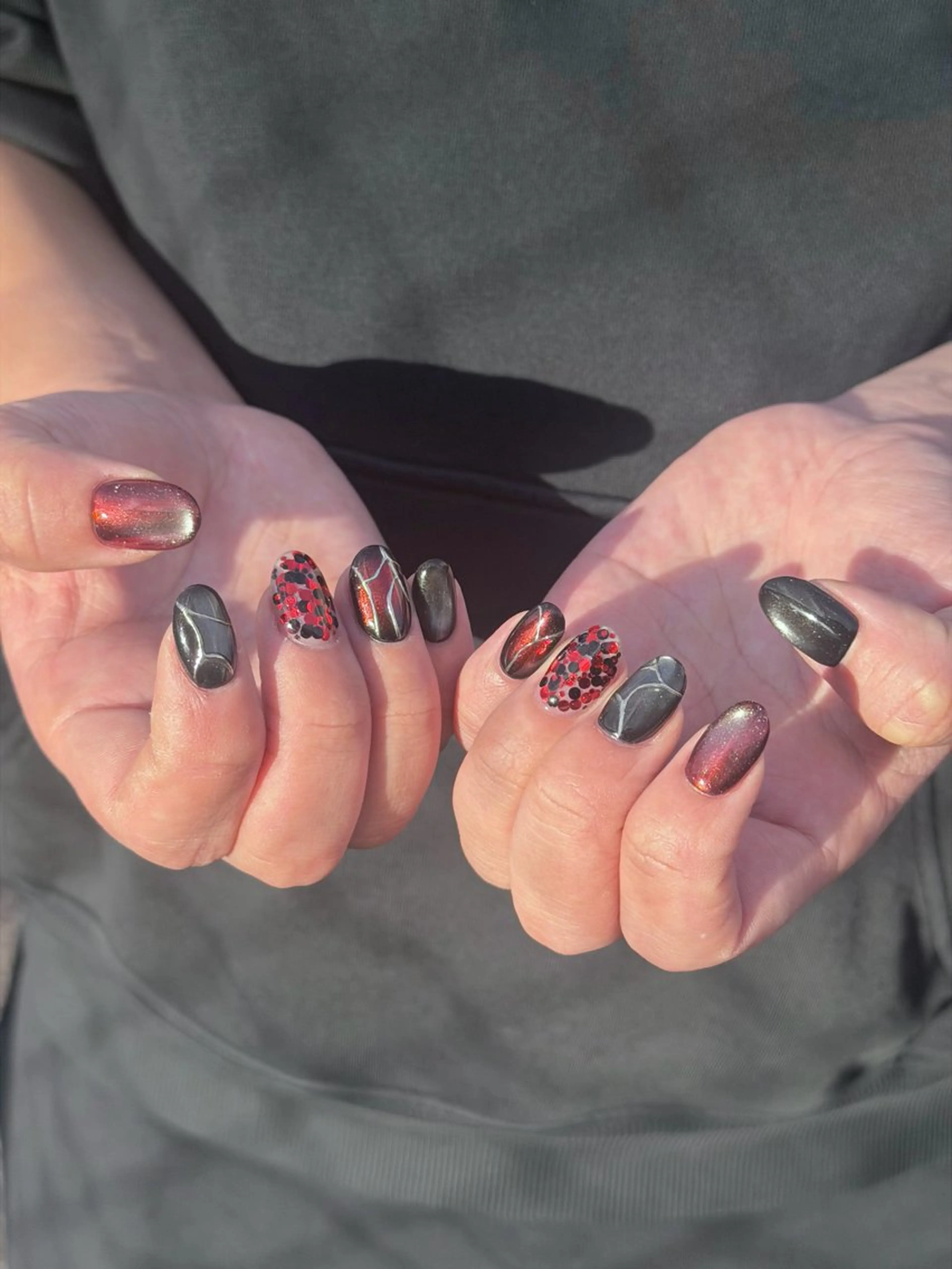 メンズ ネイル マグネットネイル メンズネイル ミラーネイル 赤色 ハンドネイル NailAVANCE Ichikaのネイルデザイン