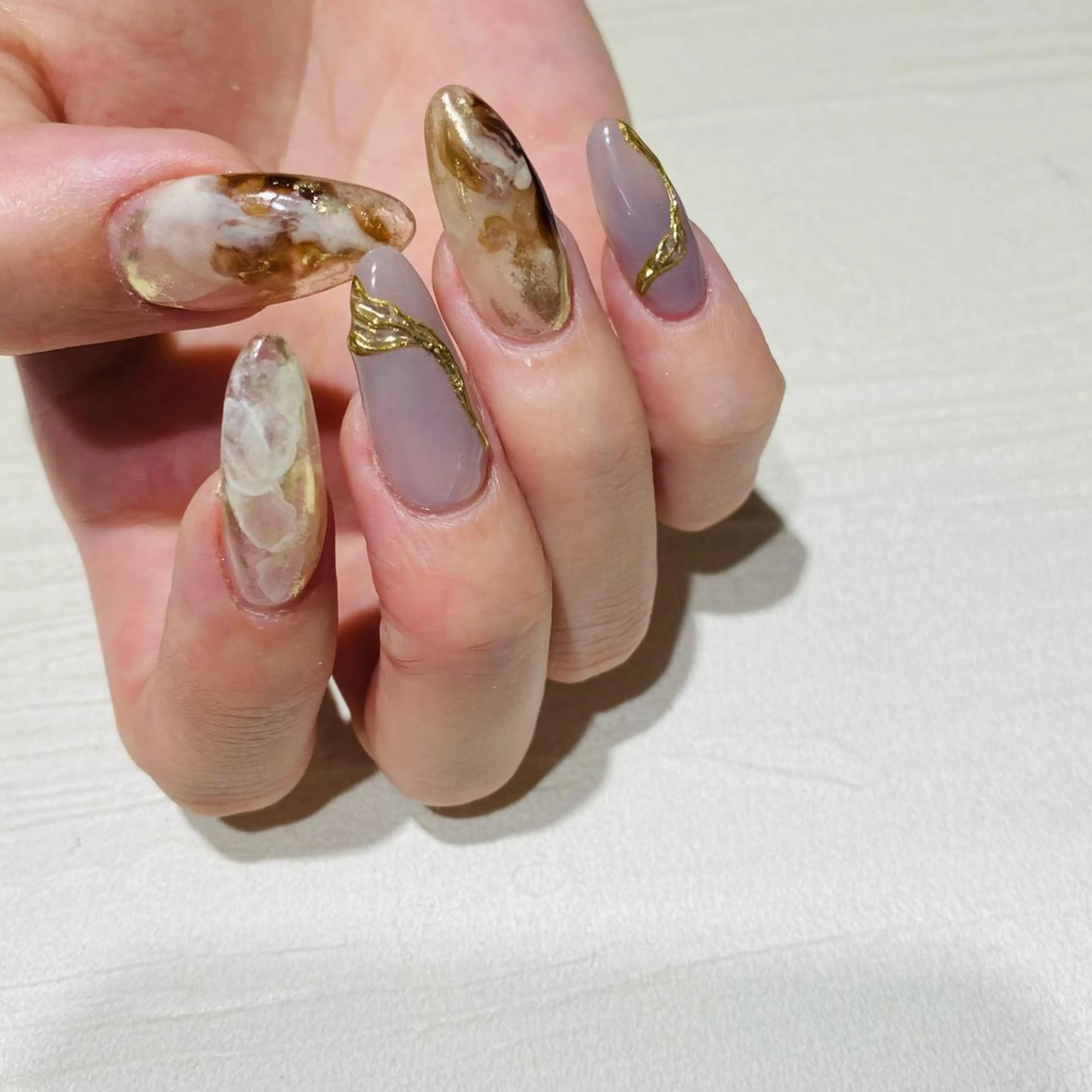 ロング ネイル ゴールド 大理石ネイル(マーブル) ニュアンスネイル スカルプネイル for u所属・GLADnail nuanceのネイルデザイン