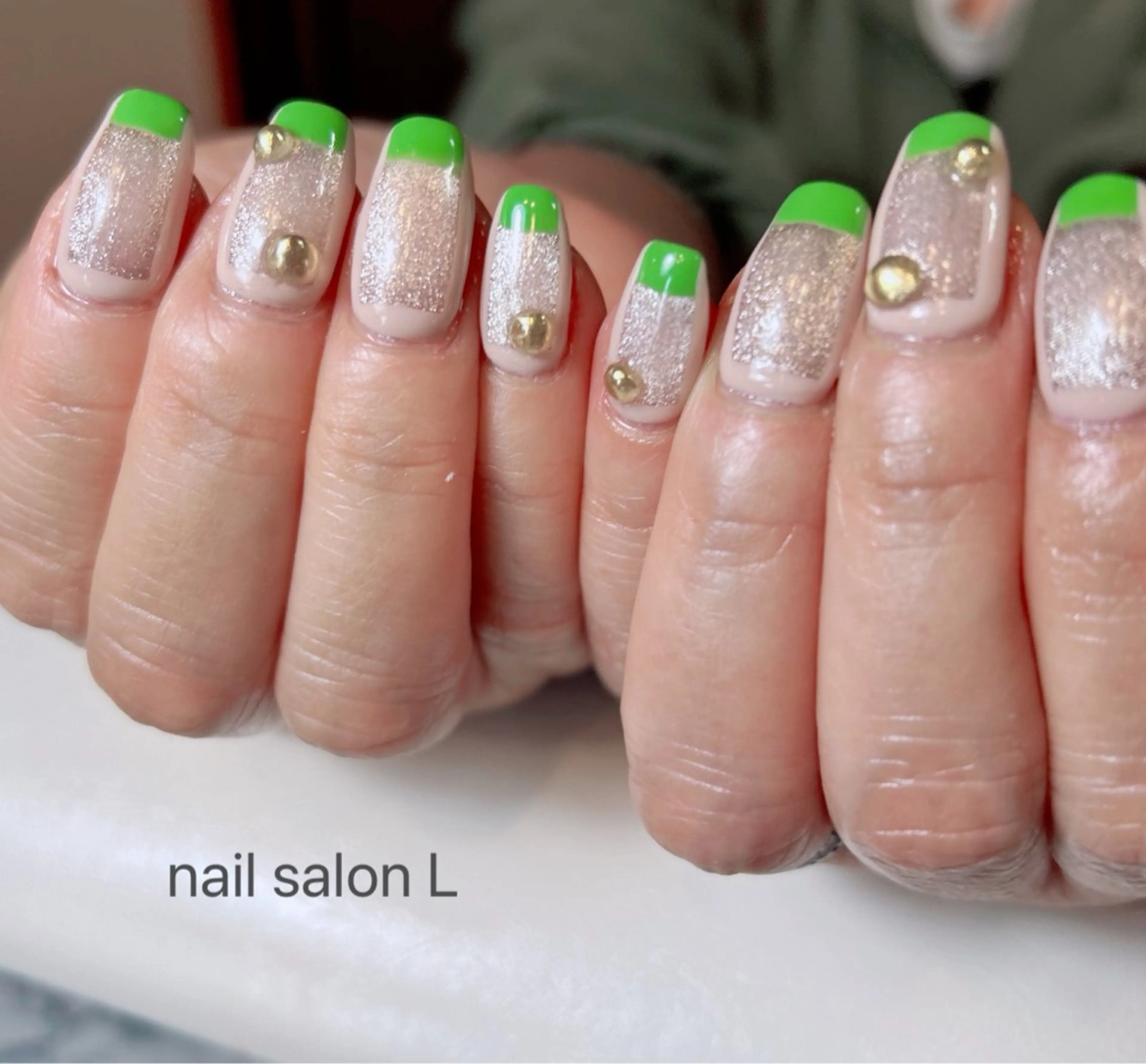 ネイル キラキラネイル マグネットネイル 持ち込み ハンドネイル 吉川市 ネイルサロンLのネイルデザイン