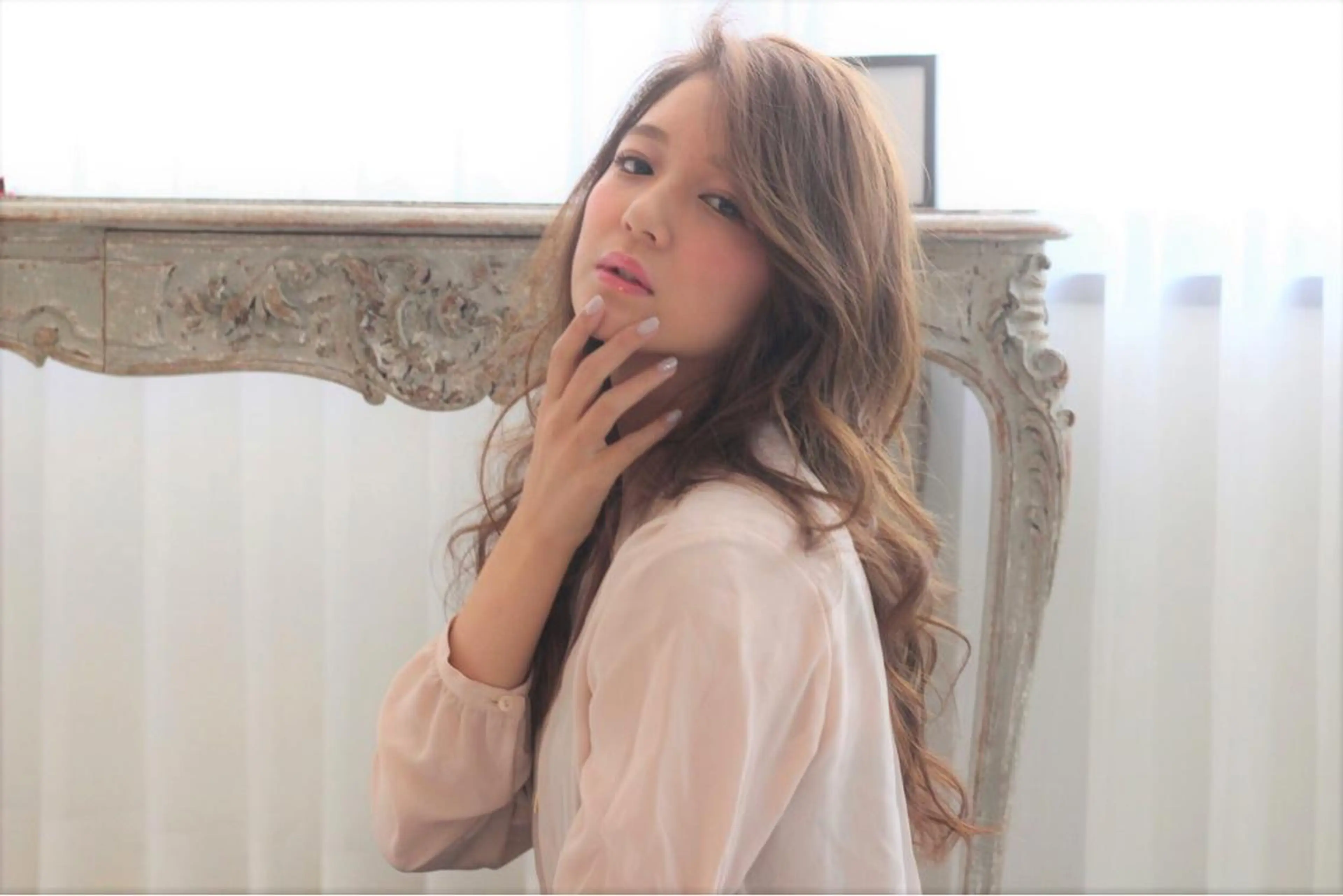 ロング カラー パーマ ヘアアレンジ アッシュ アッシュブラウン ベージュカラー 黒髪 ブラウンカラー newi saLyu ネウィ　サリューのヘアスタイル