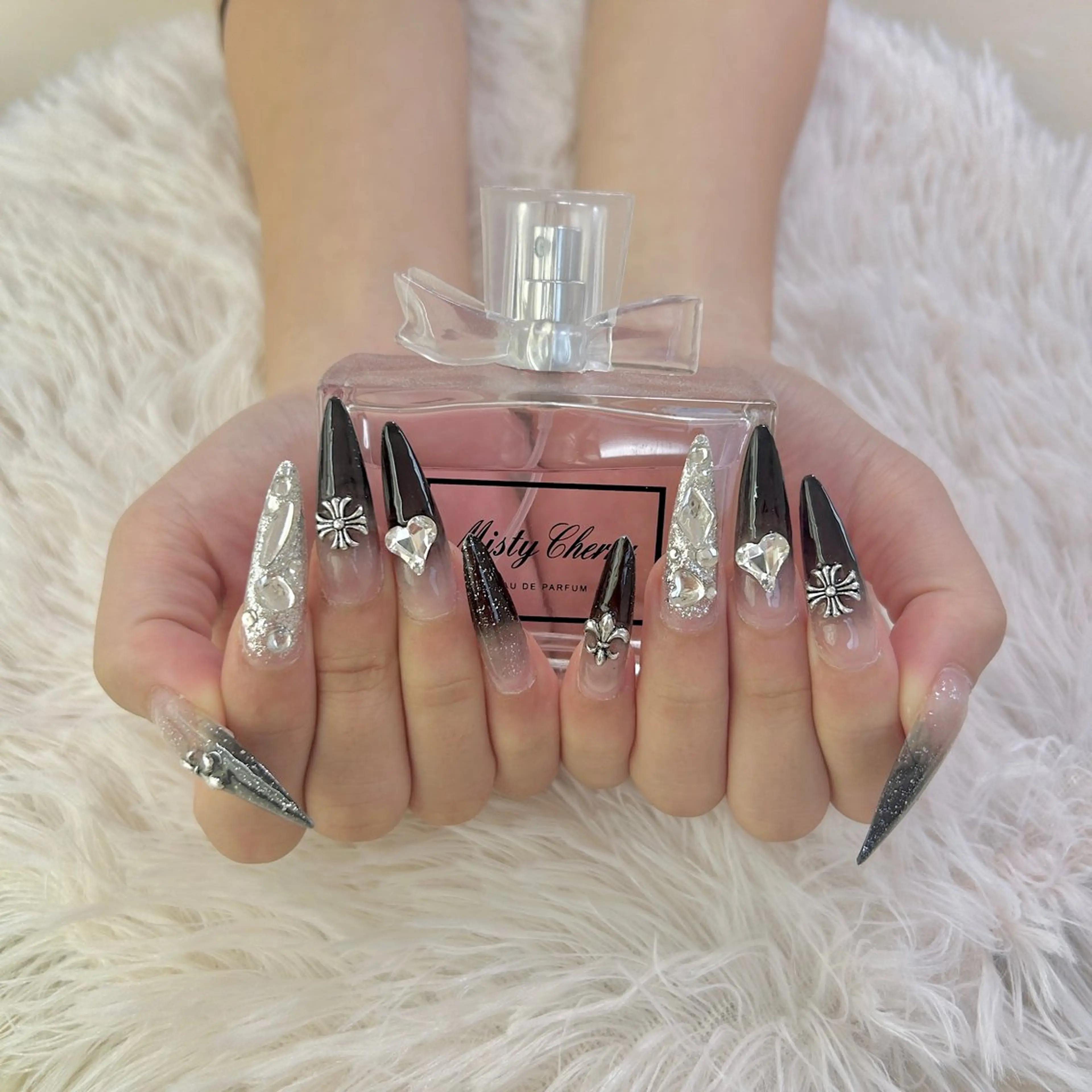 ハンドネイル（長さだし10本・自店オフ）＋パーツ付け放題❣️の写真