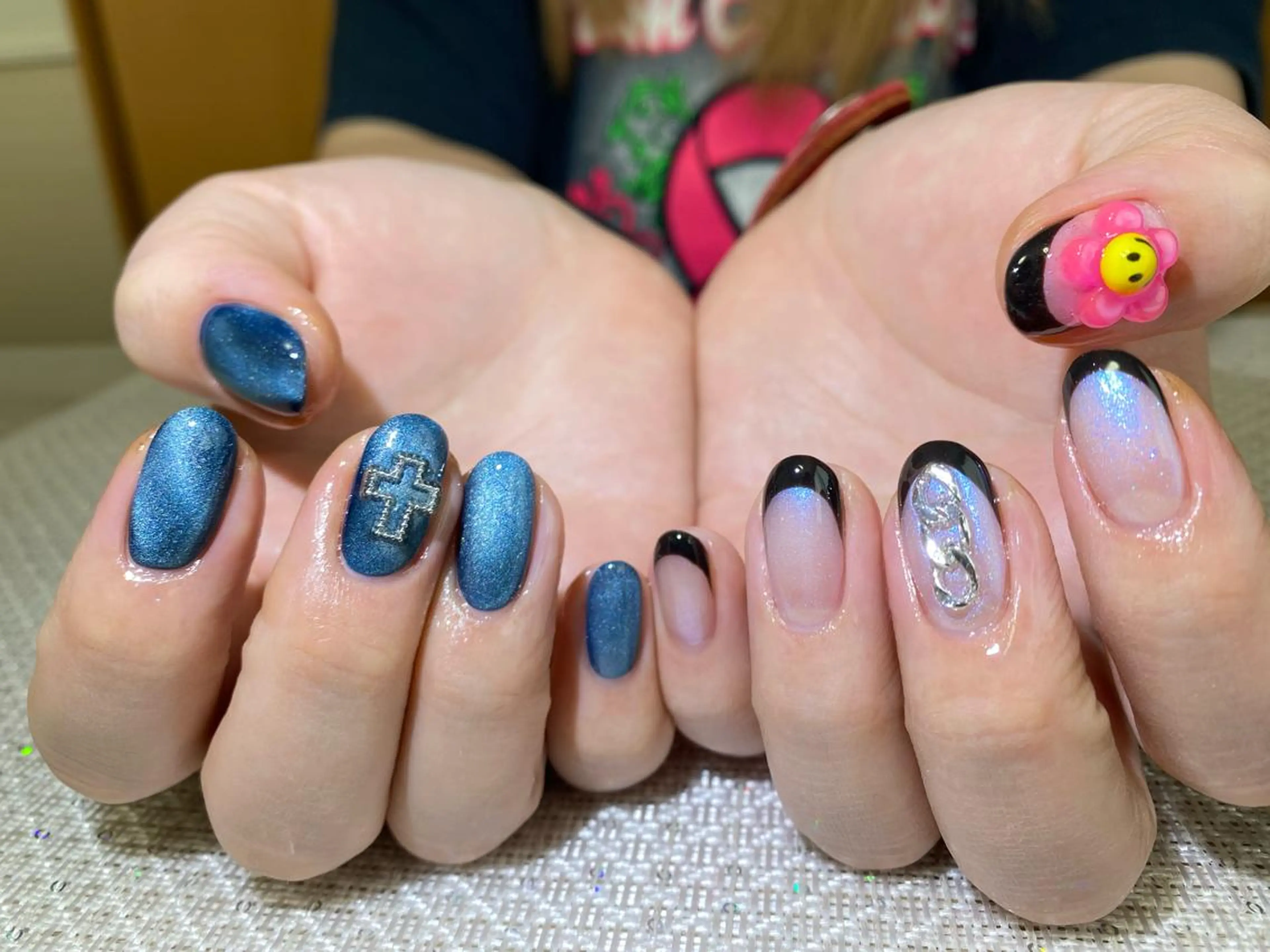 ネイル ブルー フラワーネイル フレンチネイル マグネットネイル Esthetic Will所属・will 有希のネイルデザイン