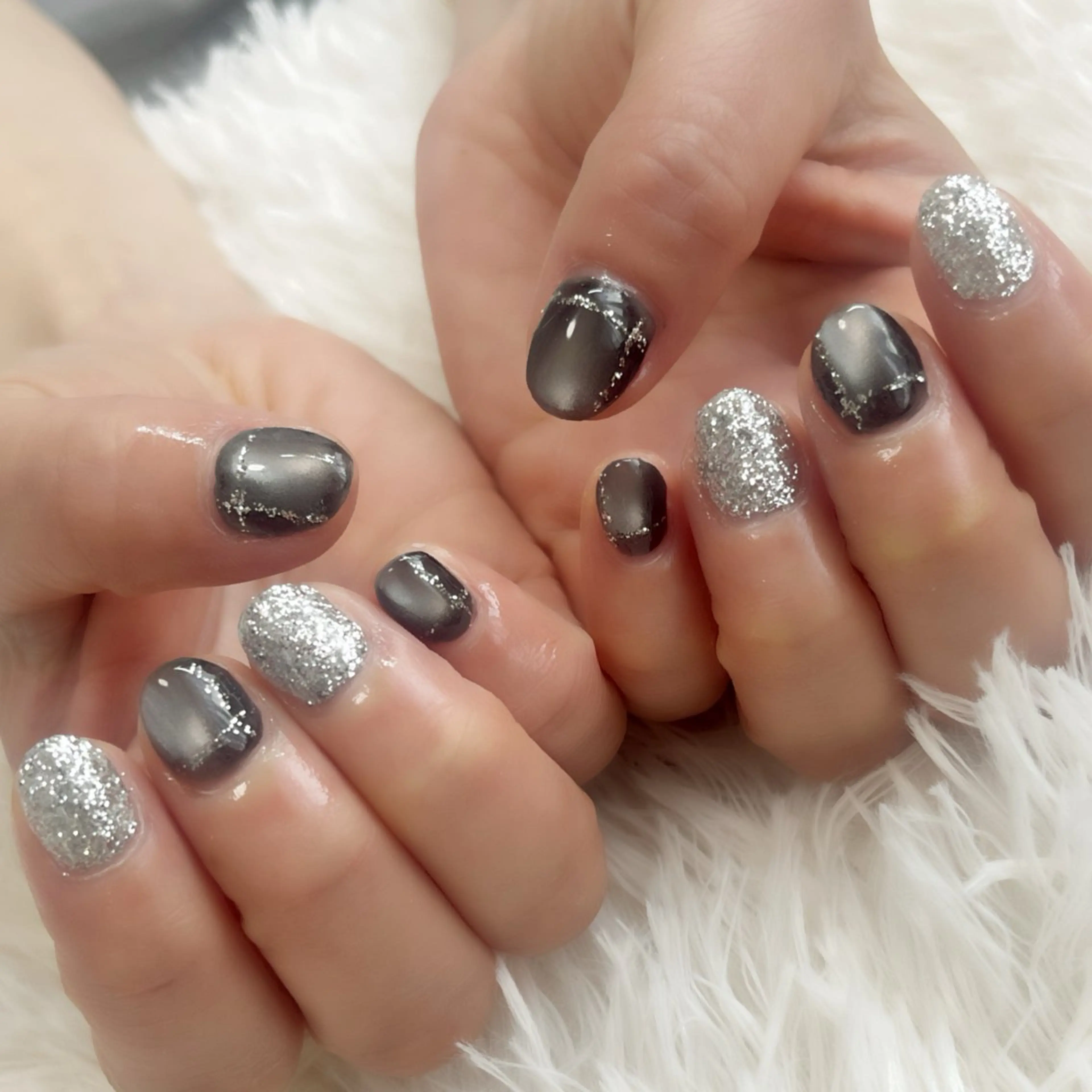 ネイル キラキラネイル マグネットネイル リボン ショートネイル ハンドネイル 島田 亜紀のネイルデザイン