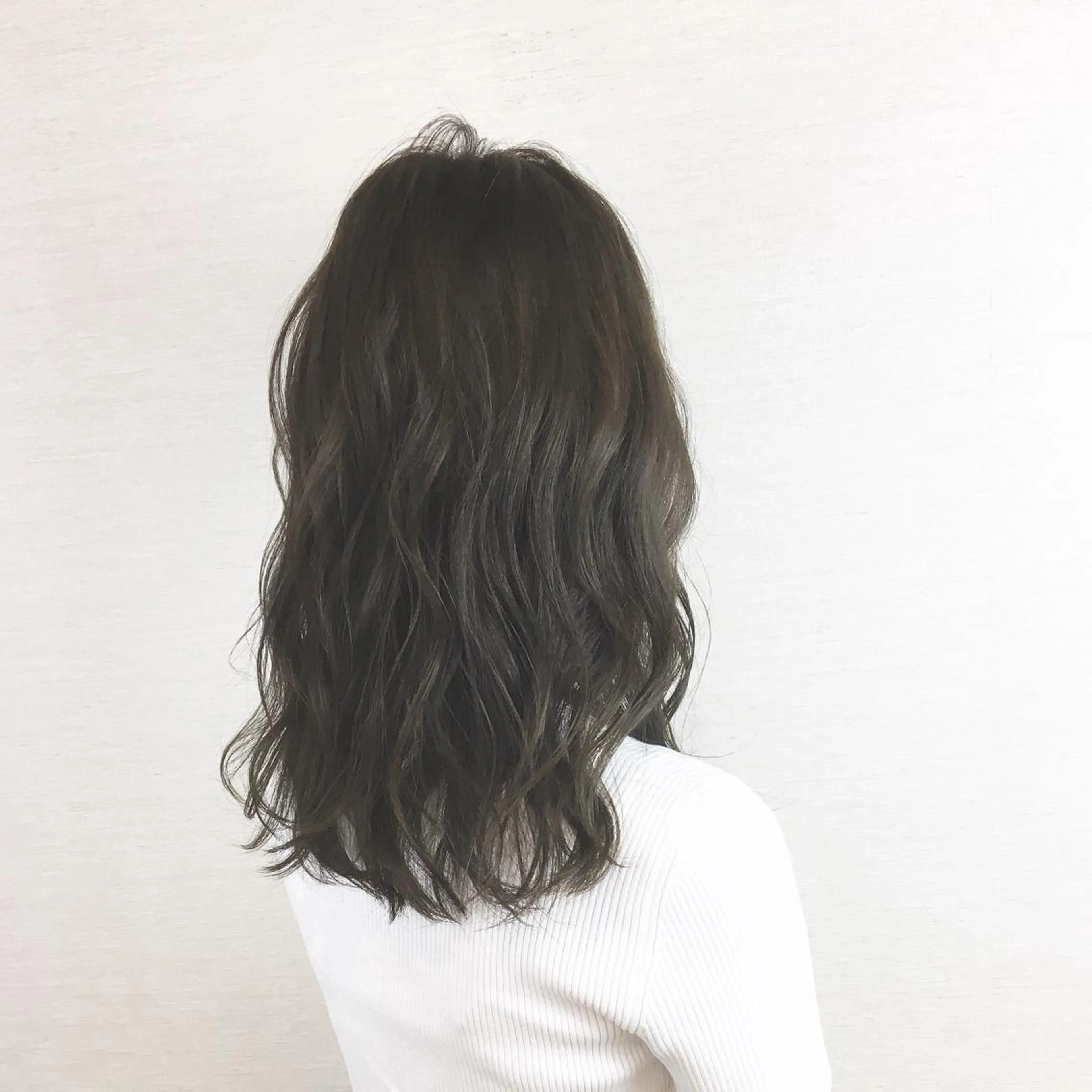 ミディアム ブリーチなしダブル/ レイヤーカット 小棹のヘアスタイル