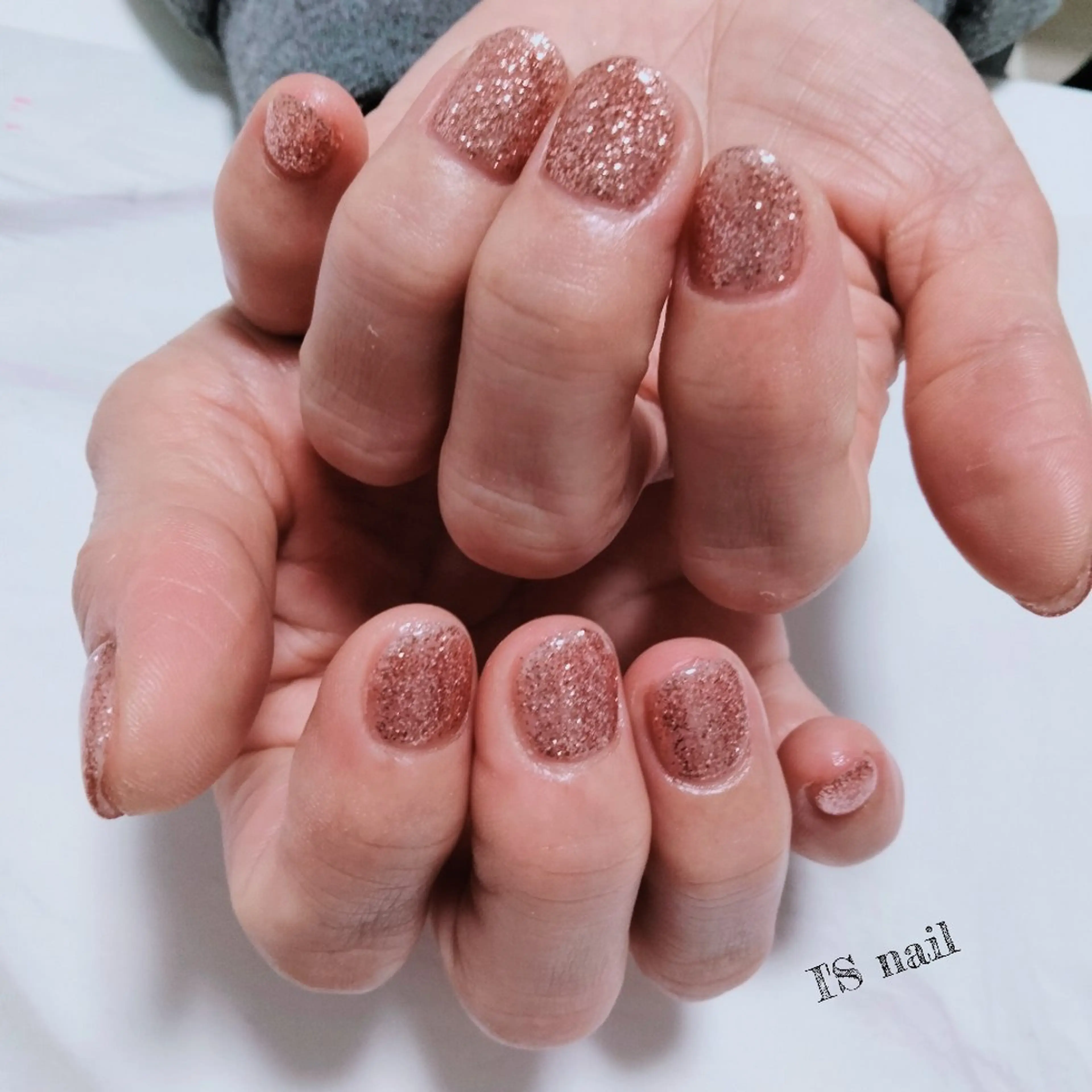 ネイル ゴールド ラメ(グリッター) ワンカラーネイル ピンク ハンドネイル I'S nail 佐野のネイルデザイン
