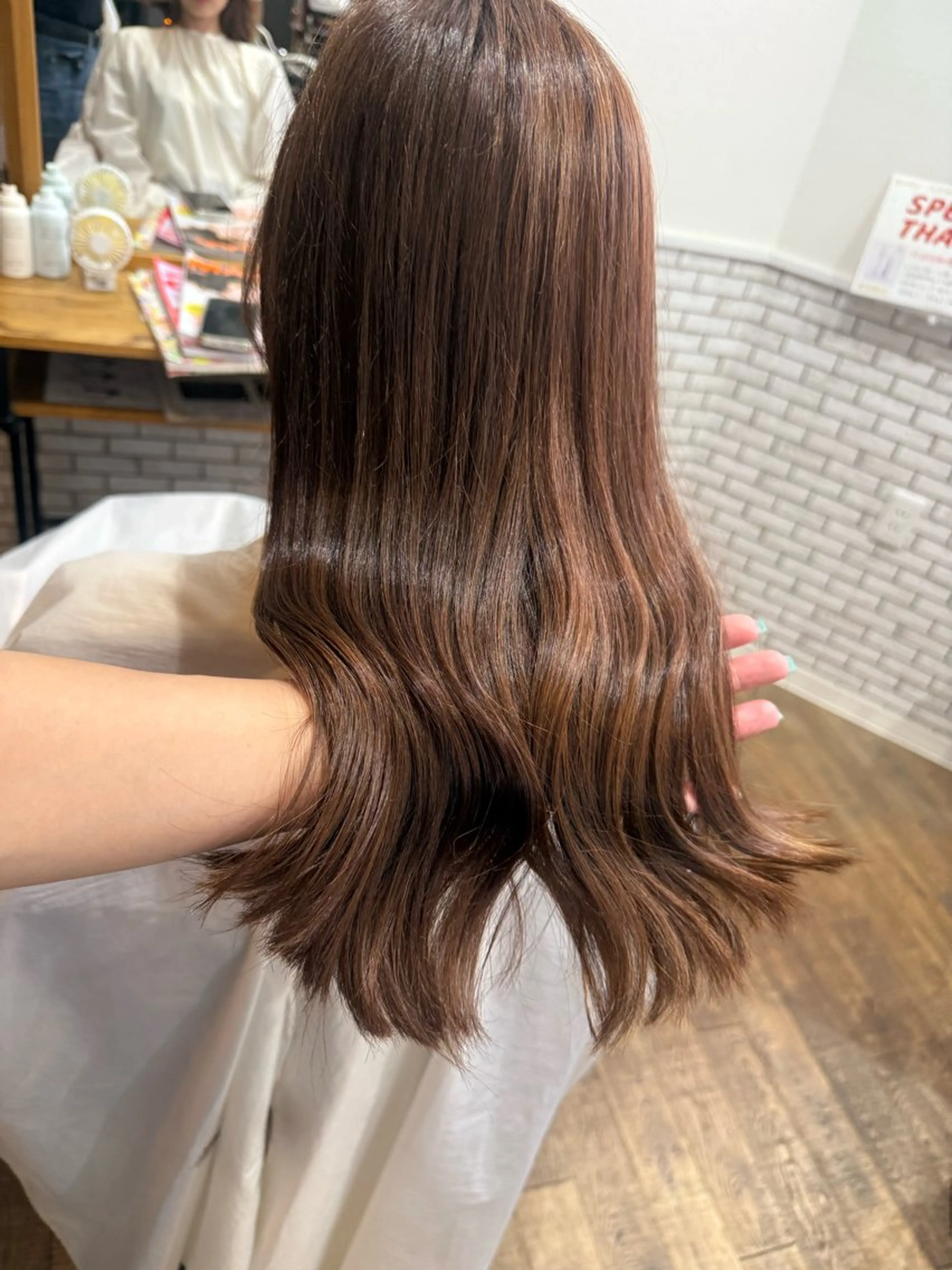 セミロング ヘアカラー 半田 知穂のヘアスタイル