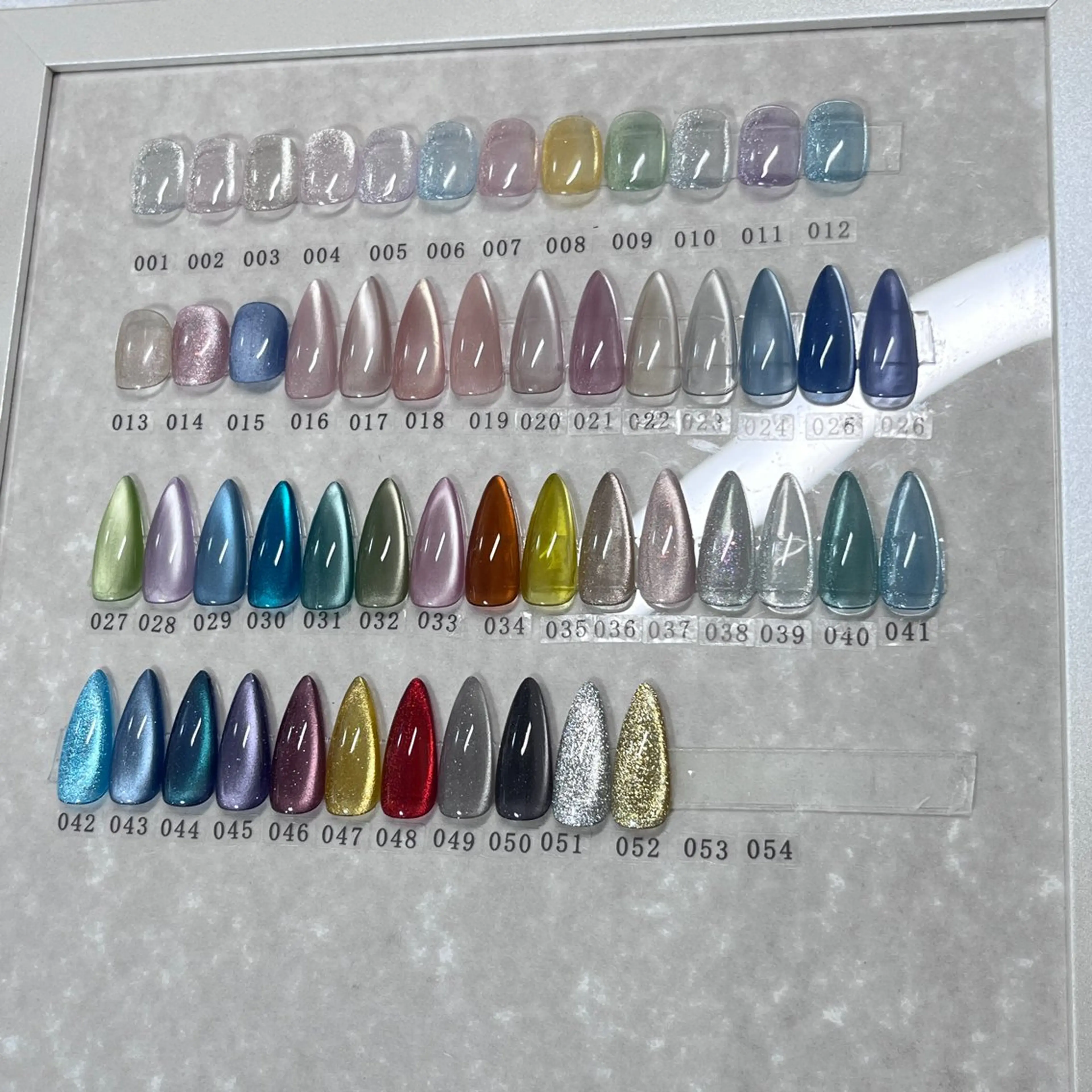 ネイル 氷ネイル・うるうるネイル キラキラネイル 韓国ネイル ラメ(グリッター) シンプルネイル ハンドネイル はなネイル所属・R_nail xixiのネイルデザイン