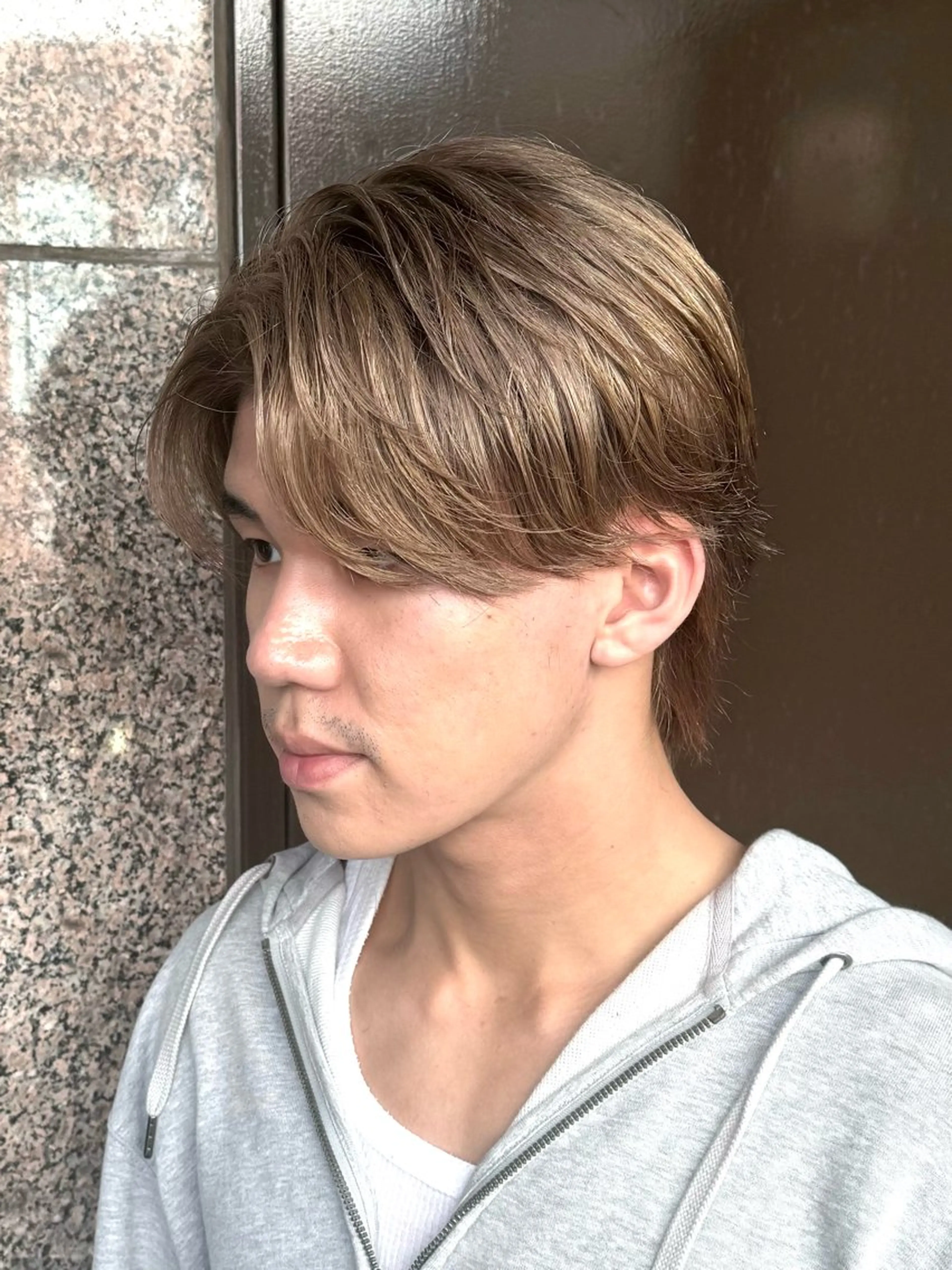 ショート カラー メンズ ベージュカラー ミルクティーベージュ カット ヘアカラー 柏メンズカットパーマ NO.1タイチのヘアスタイル