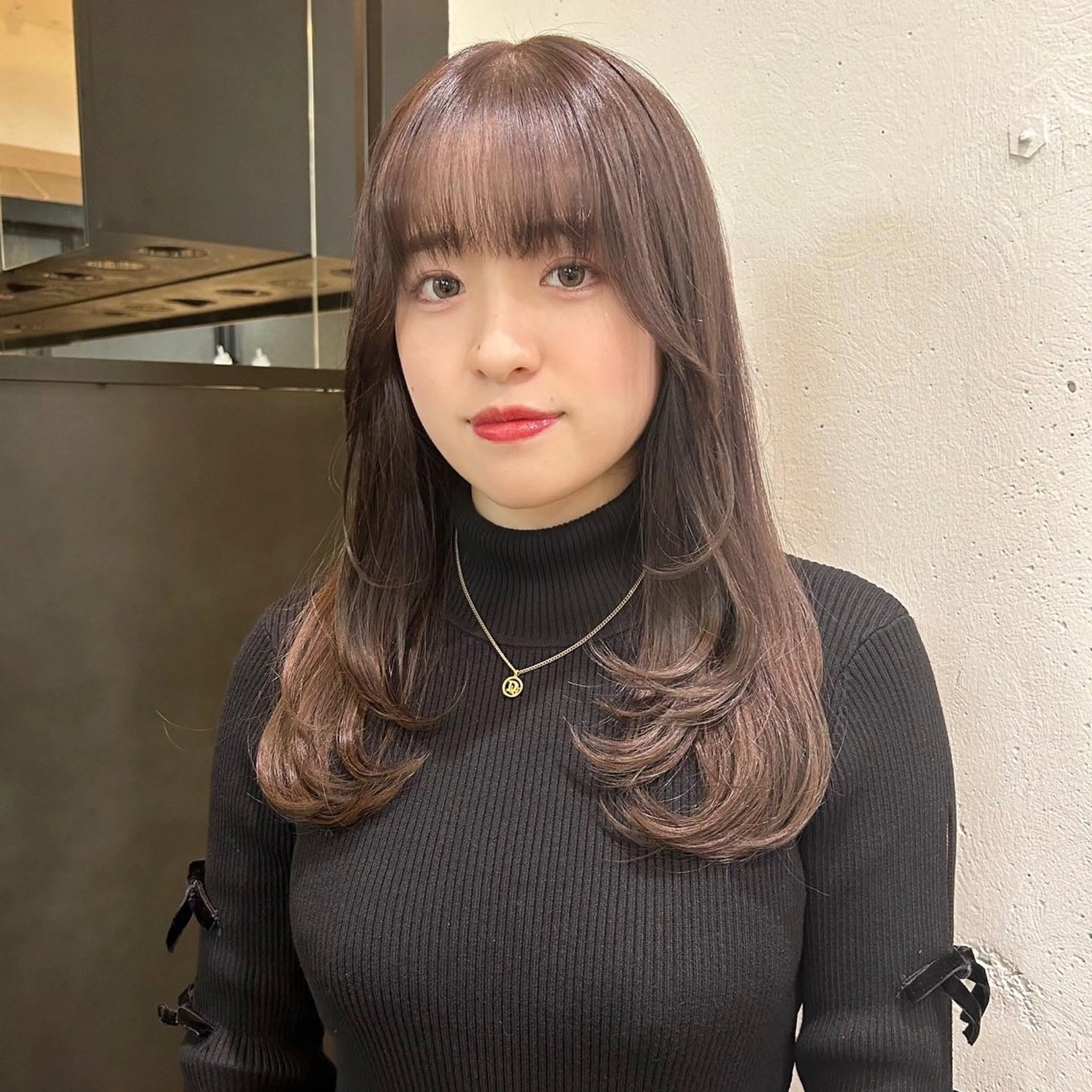 ロング レイヤーカット エミリ / オリーブカラーのヘアスタイル