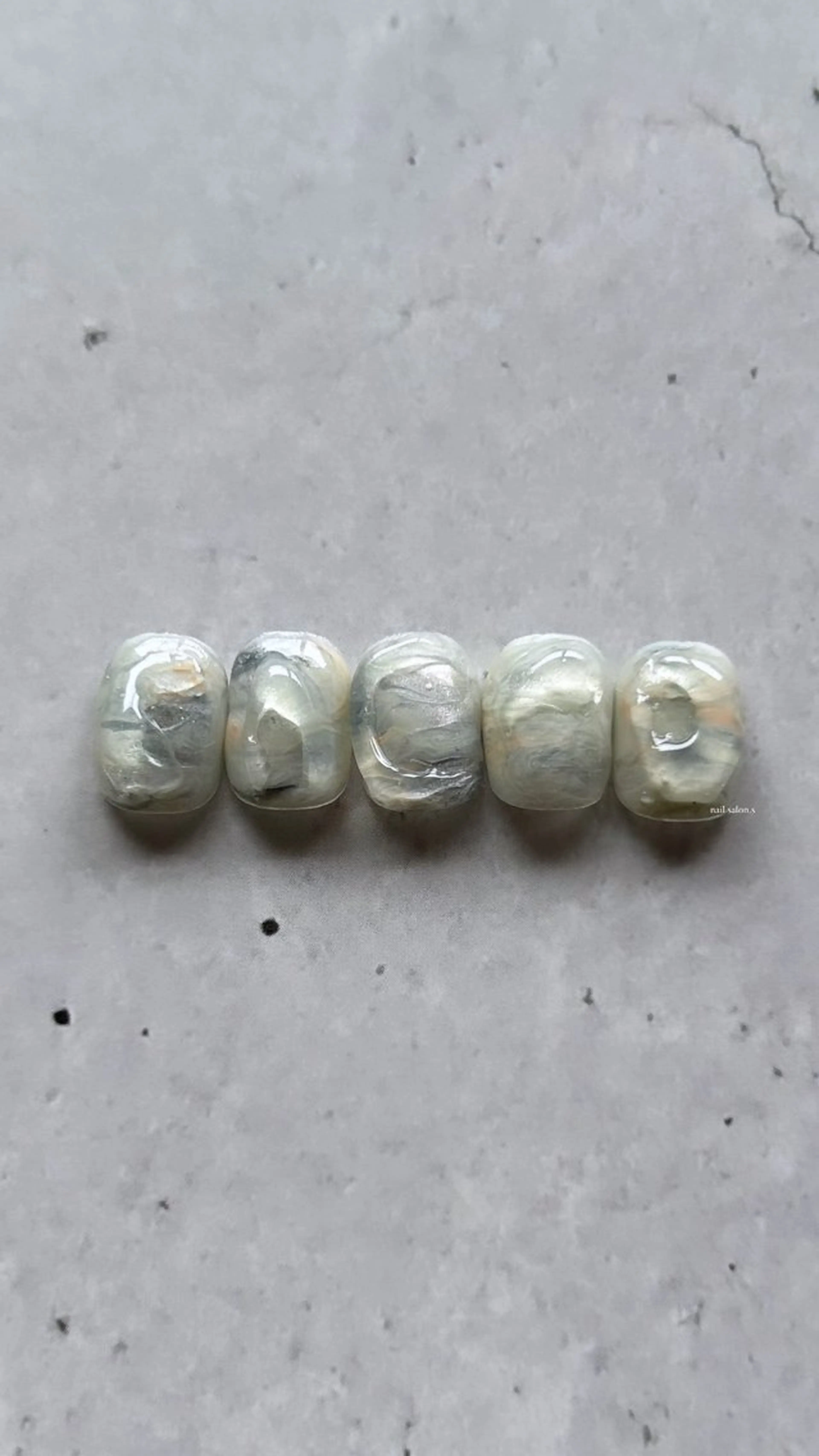 ネイル 関山 志乃のネイルデザイン