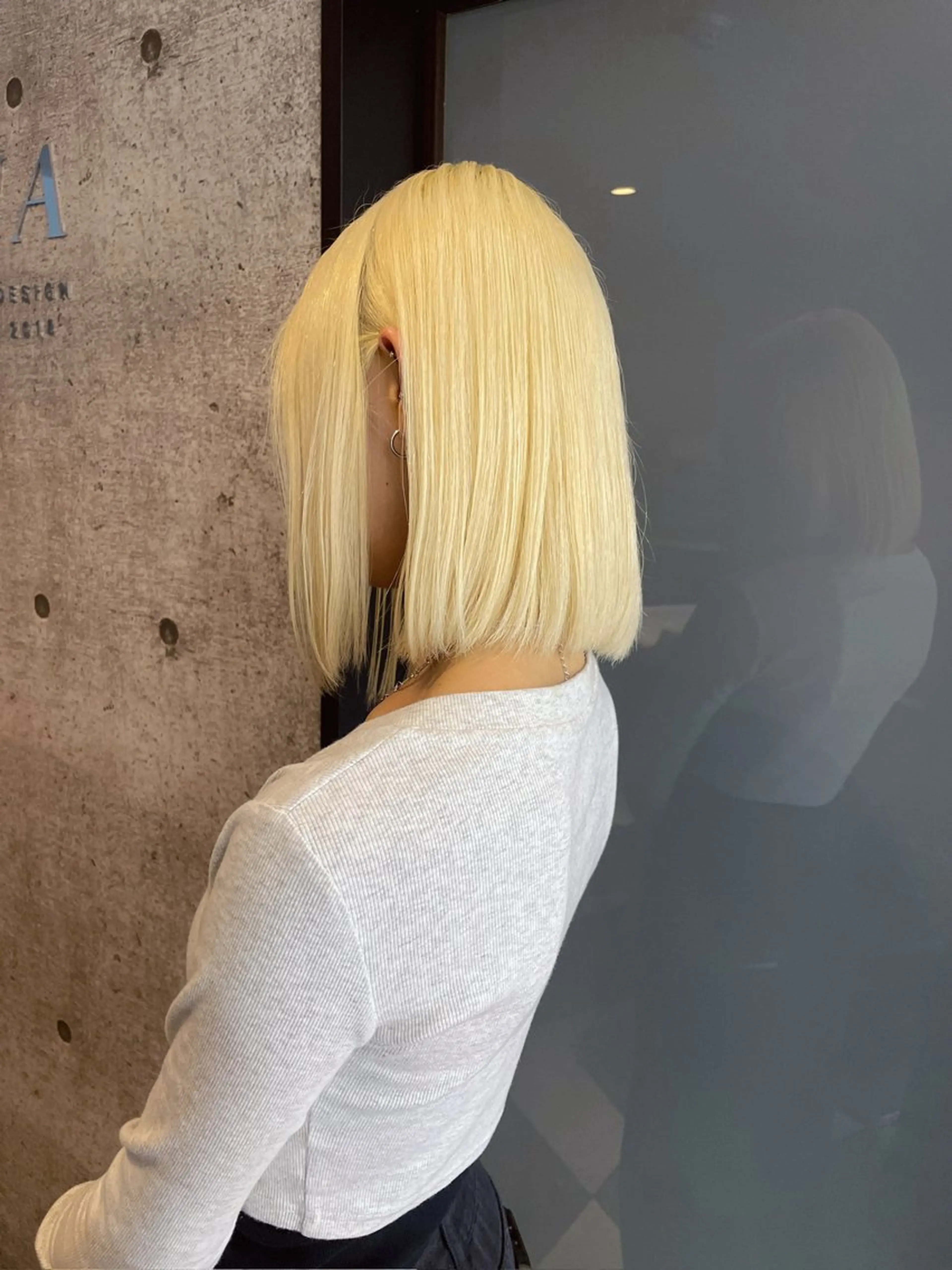 ショート GEM YURI ハイトーンカラーのヘアスタイル