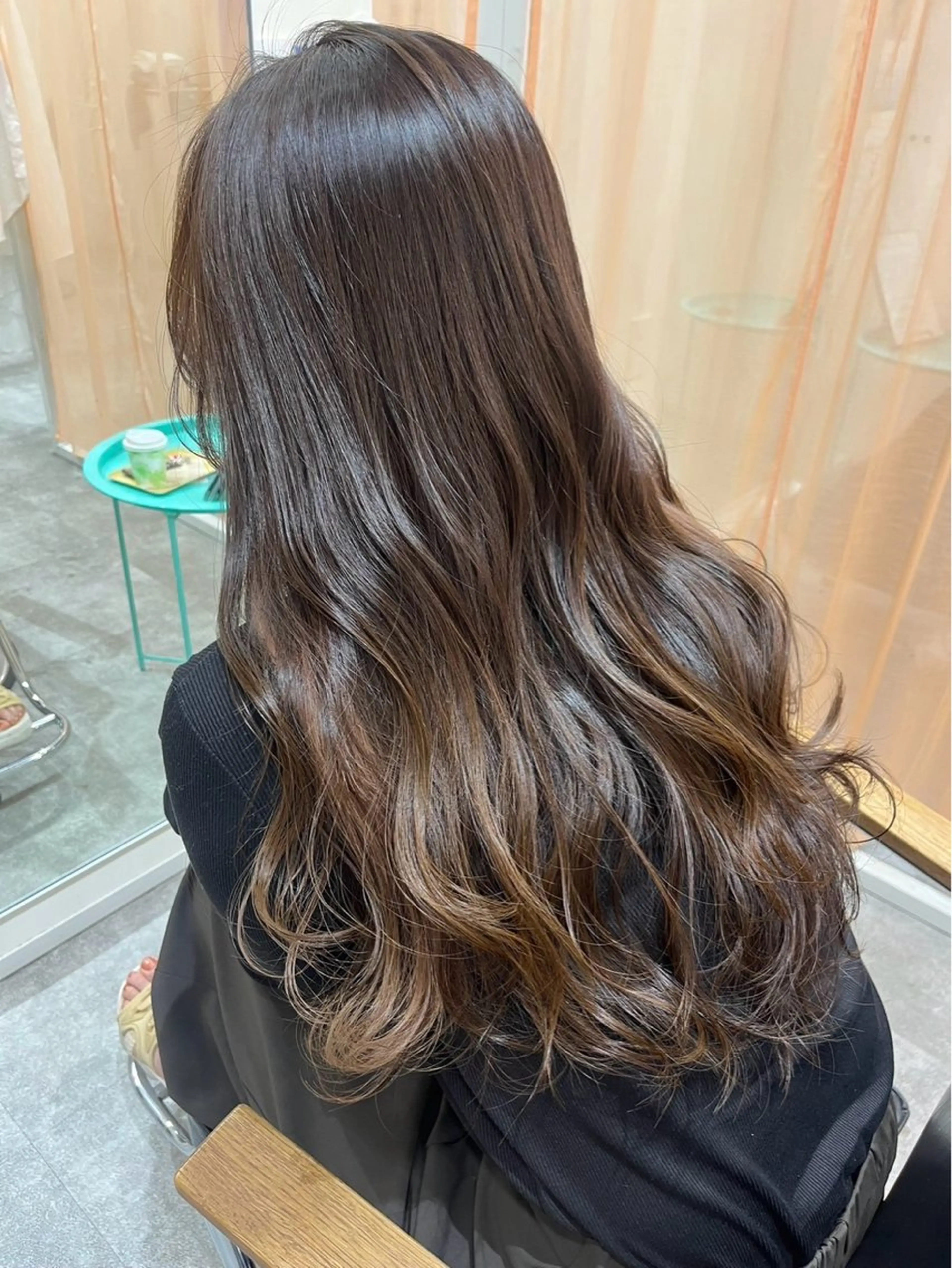 ロング カラー 赤對 芹奈のヘアスタイル