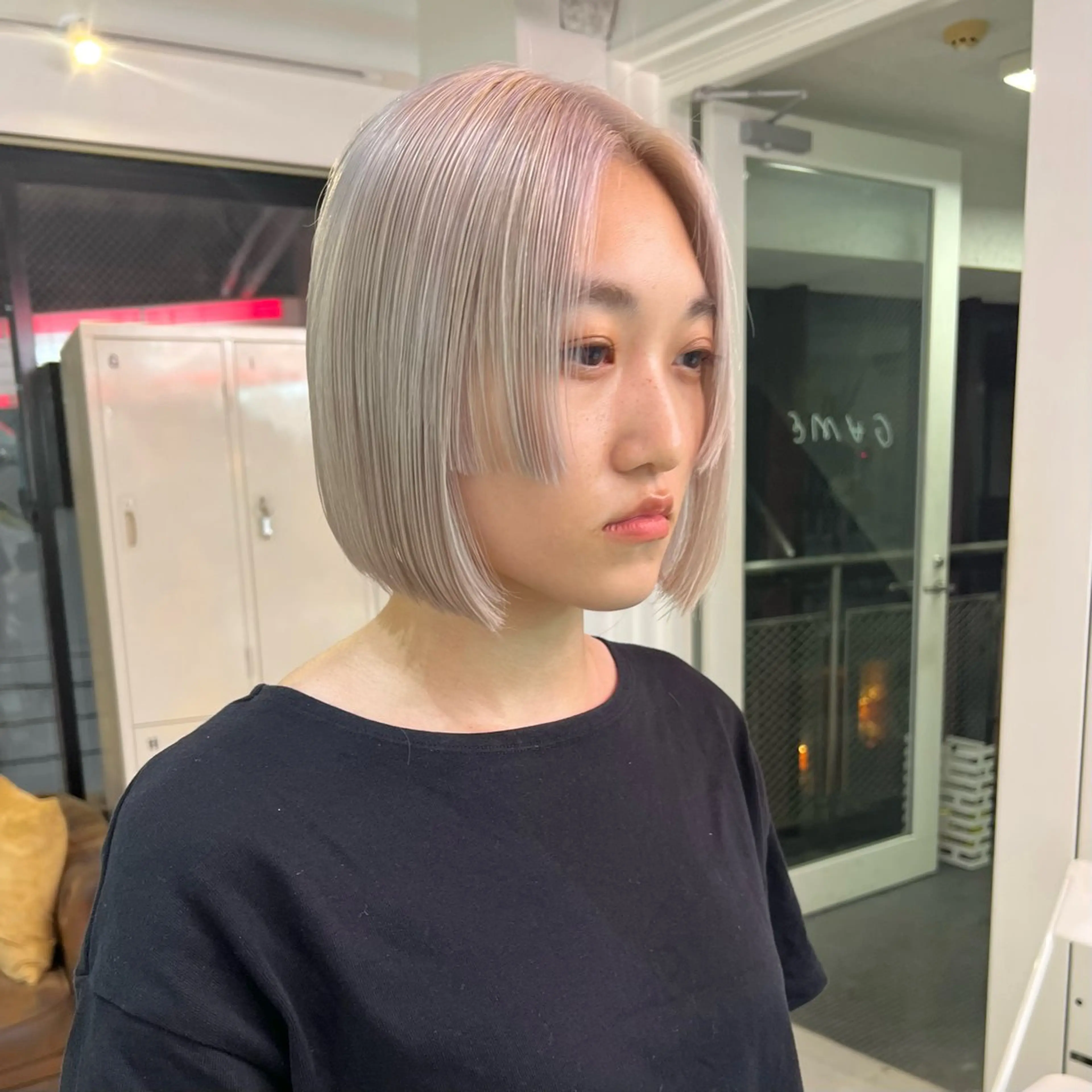 ショート カラー パーマ ヘアアレンジ メンズ キッズ ネイル マツエク・マツパ アイブロウ 🧨ブリーチー×ボブ レイヤー💎じゅえるのヘアスタイル