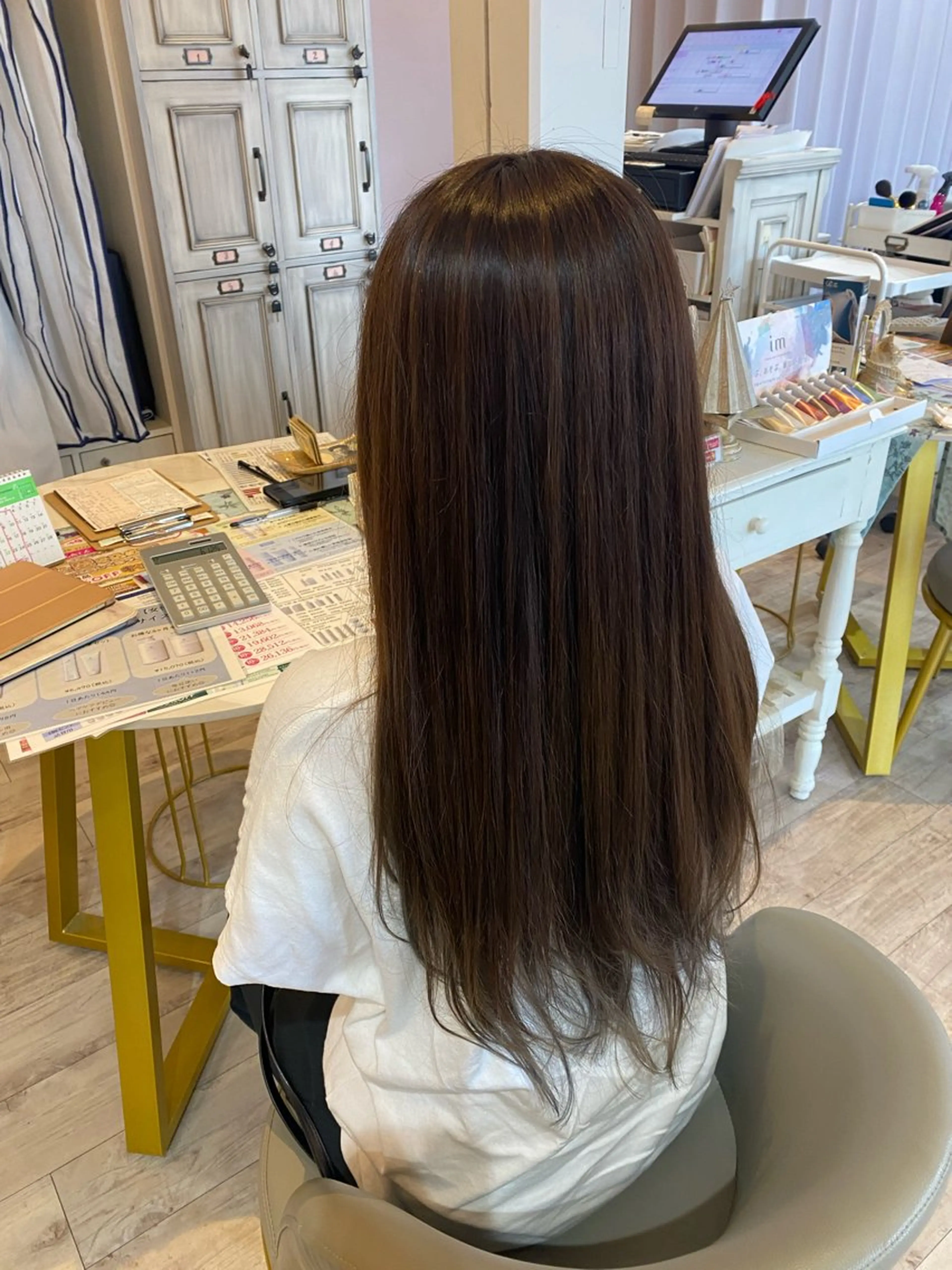 ロング レイヤーカット HUG CLAIR'E所属・かまだ しおりのヘアスタイル