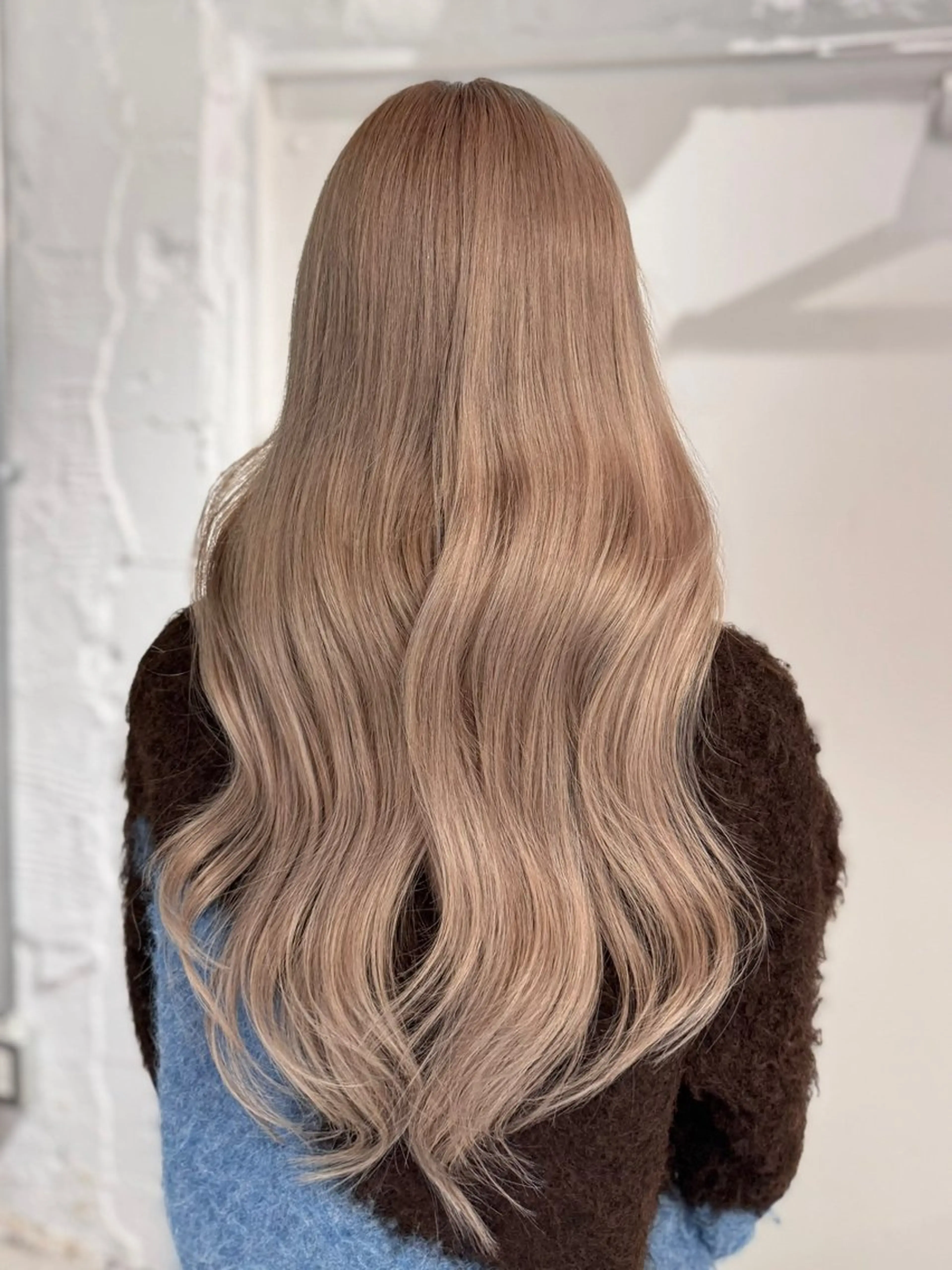 ロング カラー ヘアカラー エクステ 🇰🇷韓国風ハイ トーンKANA🖤のヘアスタイル