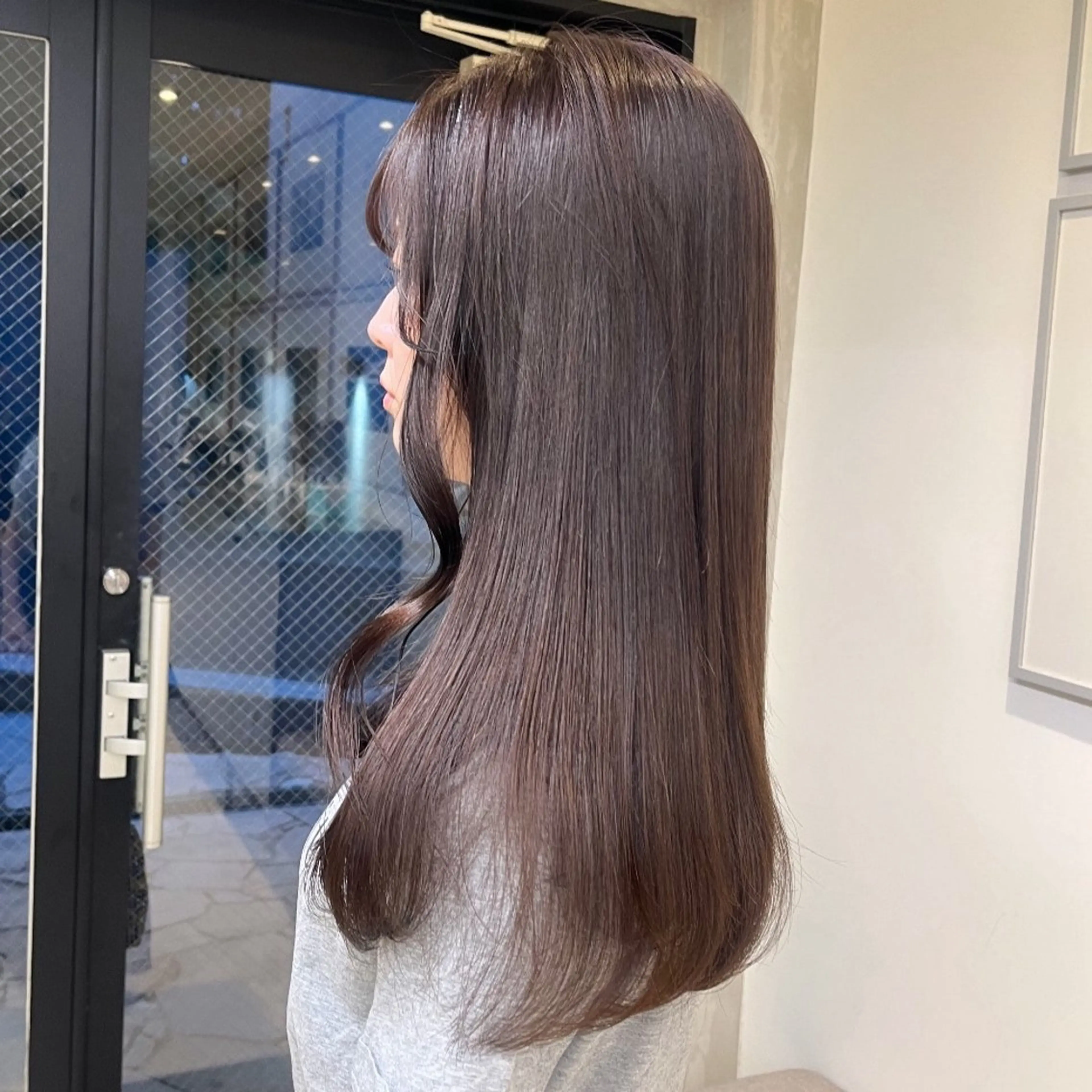 セミロング カラー アッシュ ブラウンカラー 透明感カラー グレージュ マロンブラウン カット ヘアカラー トリートメント ヘッドスパ ヘアセット カジュアルを女っぽく 𝗮𝘆𝗮𝗰𝗼のヘアスタイル