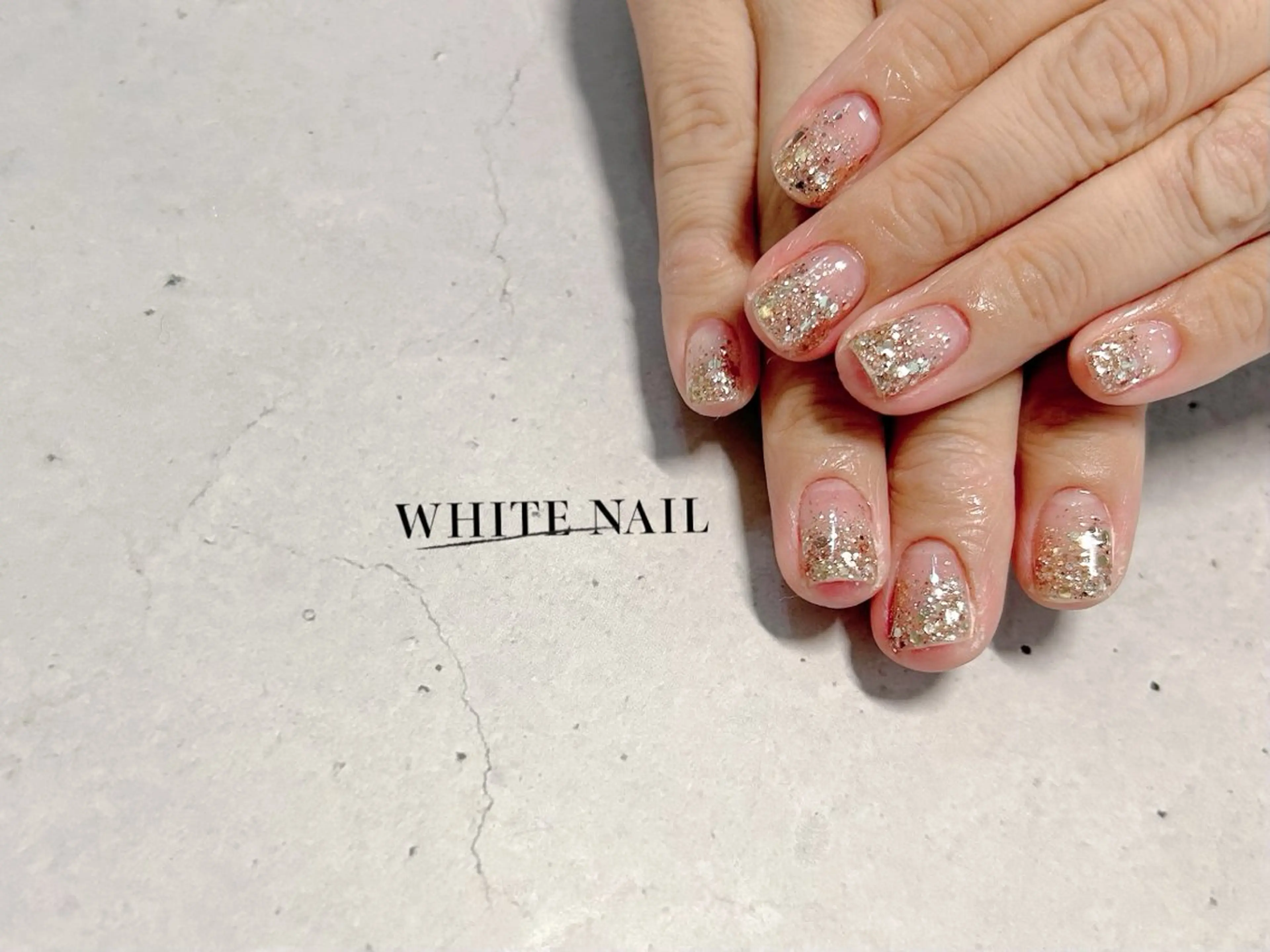 ネイル グラデーション ラメ(グリッター) ラメグラデーション WHITE NAIL ホワイトネイルのネイルデザイン
