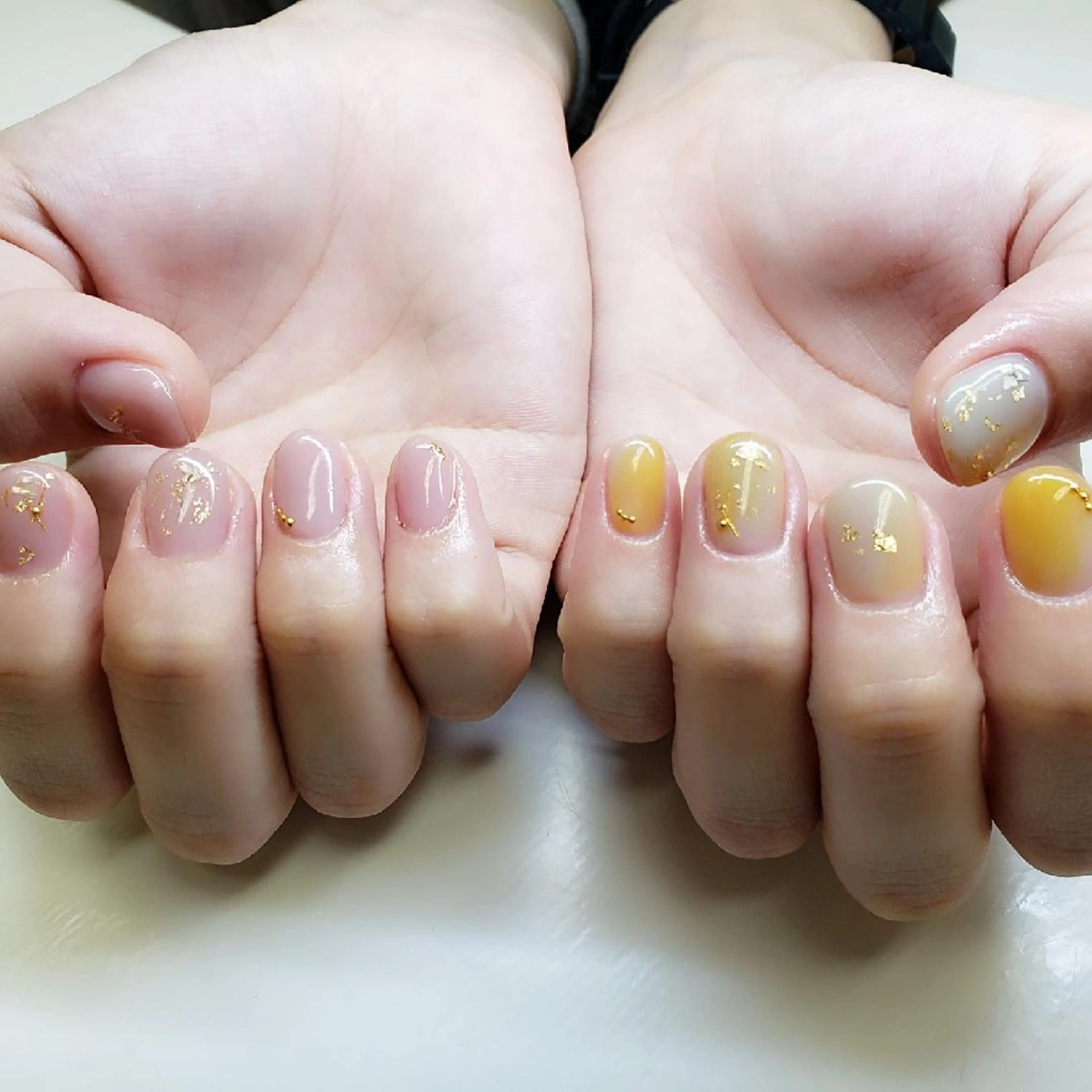 ショート ネイル ショートヘア アートネイル クリアネイル ゴールド オフィスネイル クロキ 。のネイルデザイン