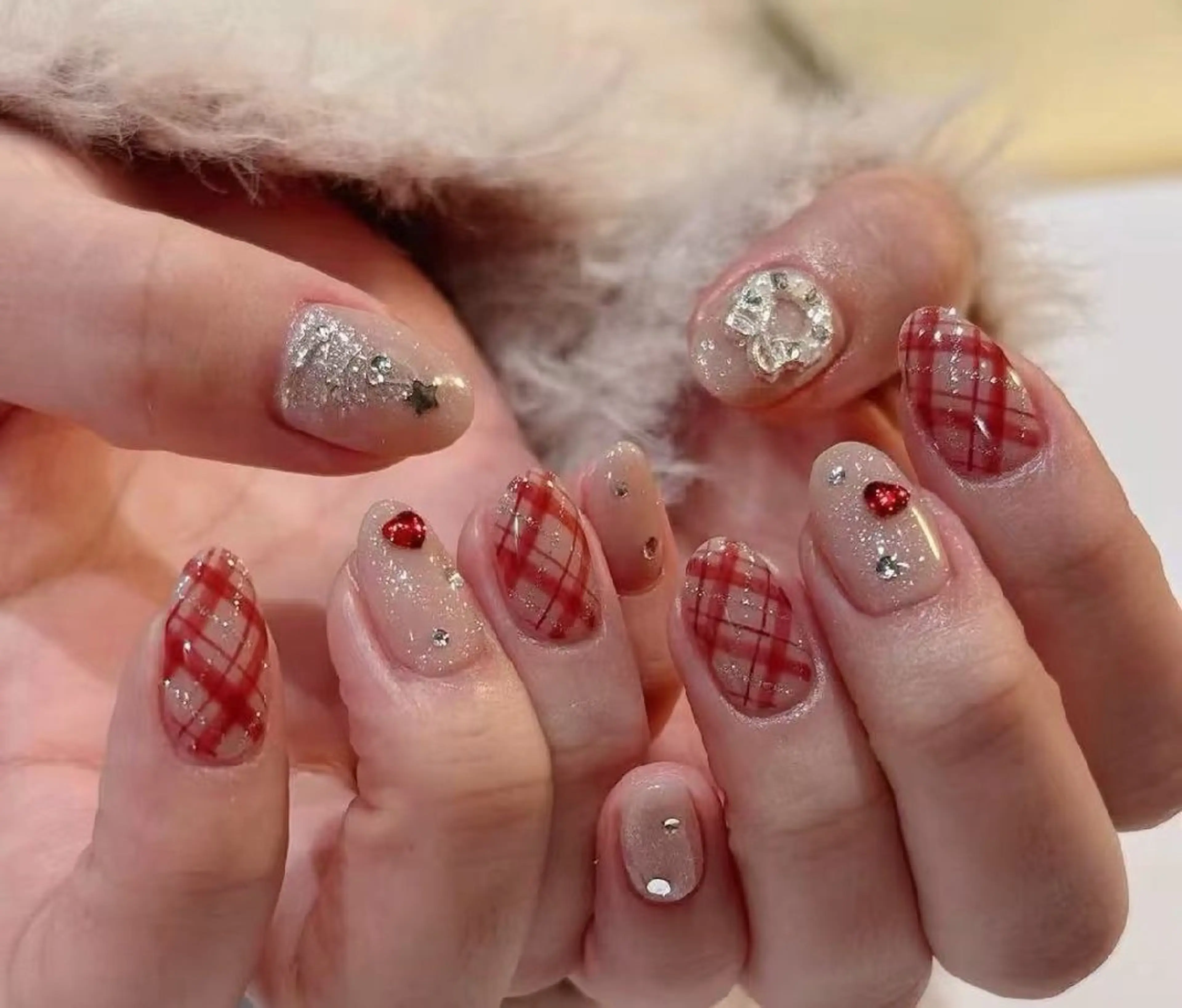 ネイル チークネイル フレンチネイル ジェルネイル ガーリー キラキラネイル ハンドネイル UM Nail Salonのネイルデザイン