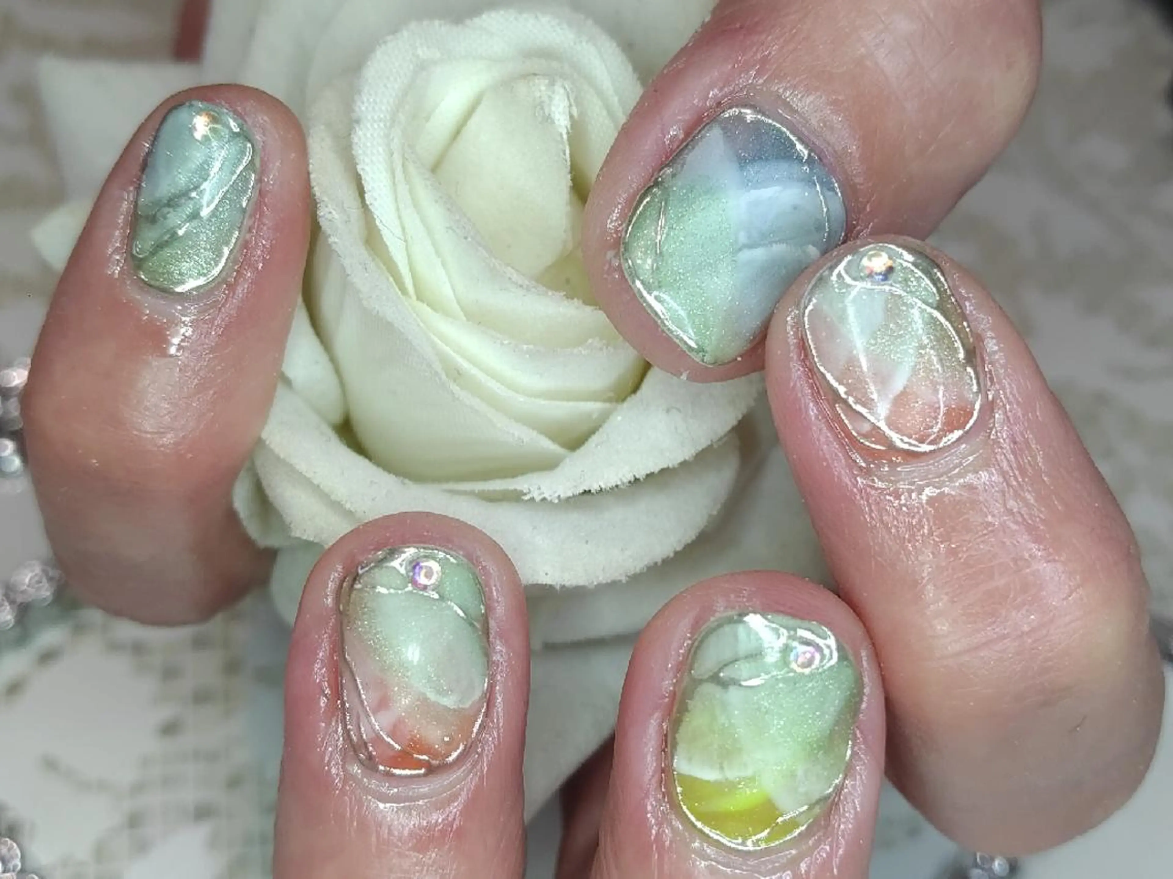 ネイル エステとネイル ローズコンフォートのネイルデザイン