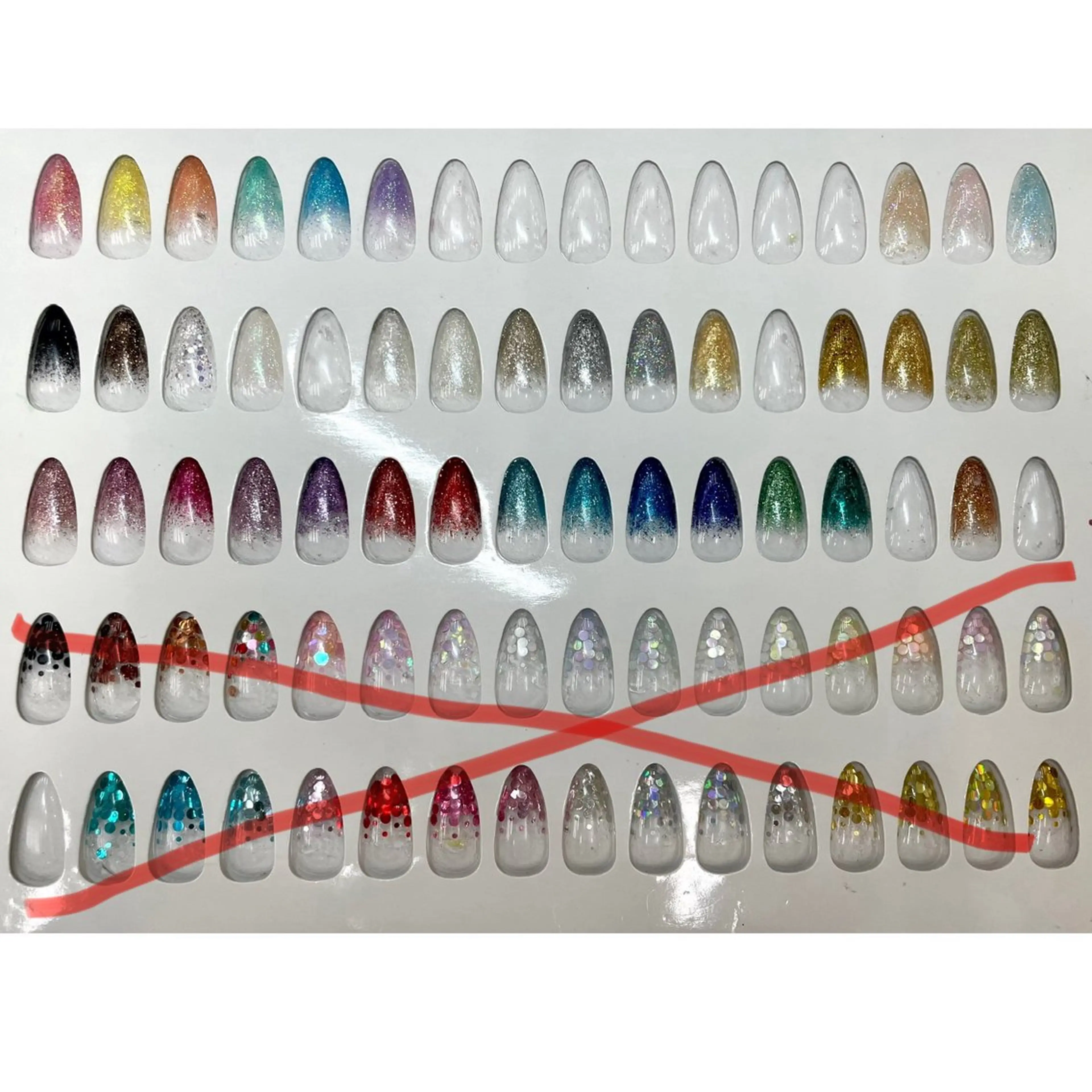 ネイル グラデーション ホログラムネイル ラメ(グリッター) ワンカラーネイル 赤色 MAXKELLY EMIのネイルデザイン