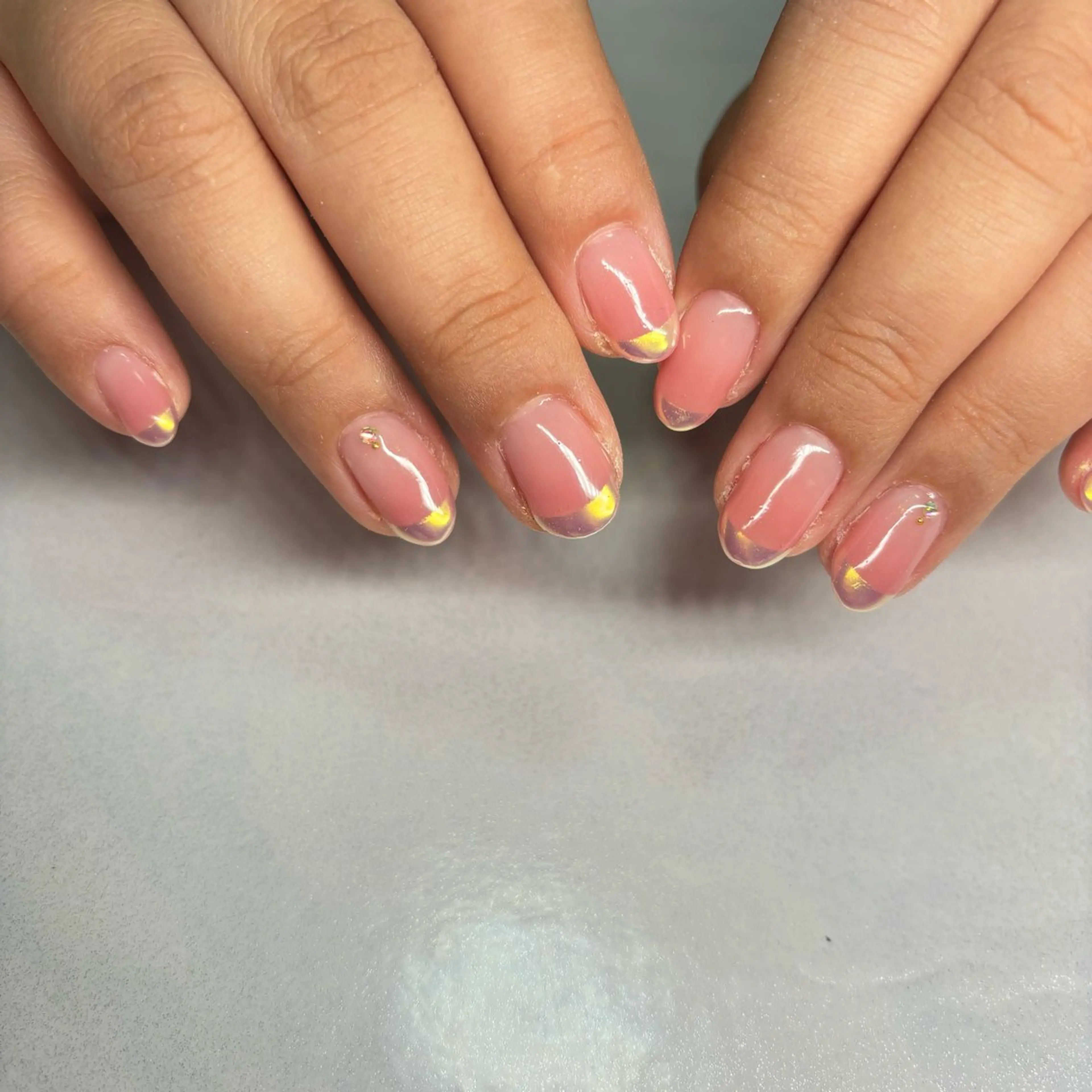 ネイル オーロラネイル フレンチネイル ハンドネイル RE💟N.NAIL ラテン系お姉さんのネイルデザイン