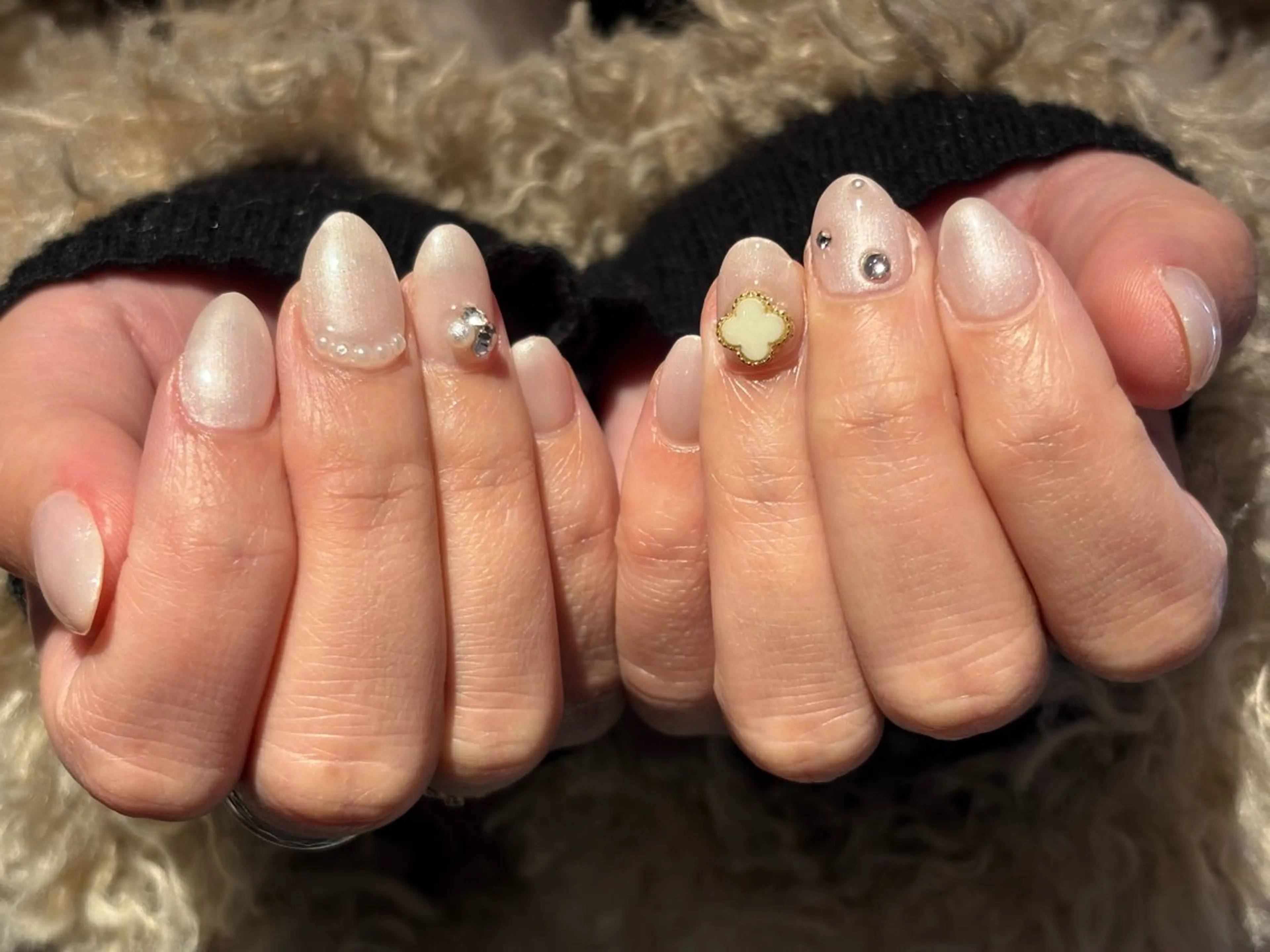 ネイル ストーンネイル ハンドネイル 祇園 彩寧のネイルデザイン