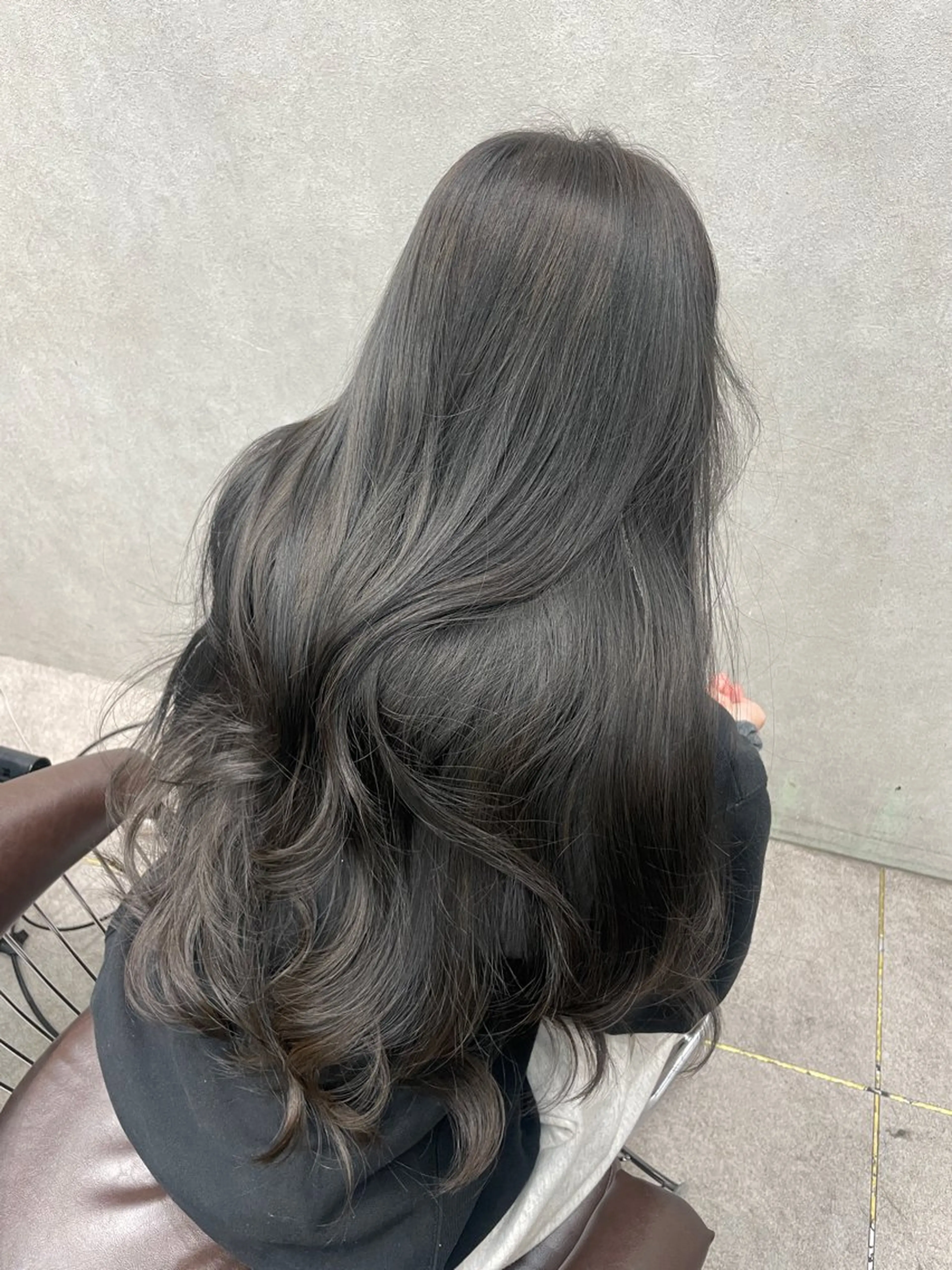 ロング ヘアカラー トリートメント Nanami / ベージュ/グレージュのヘアスタイル