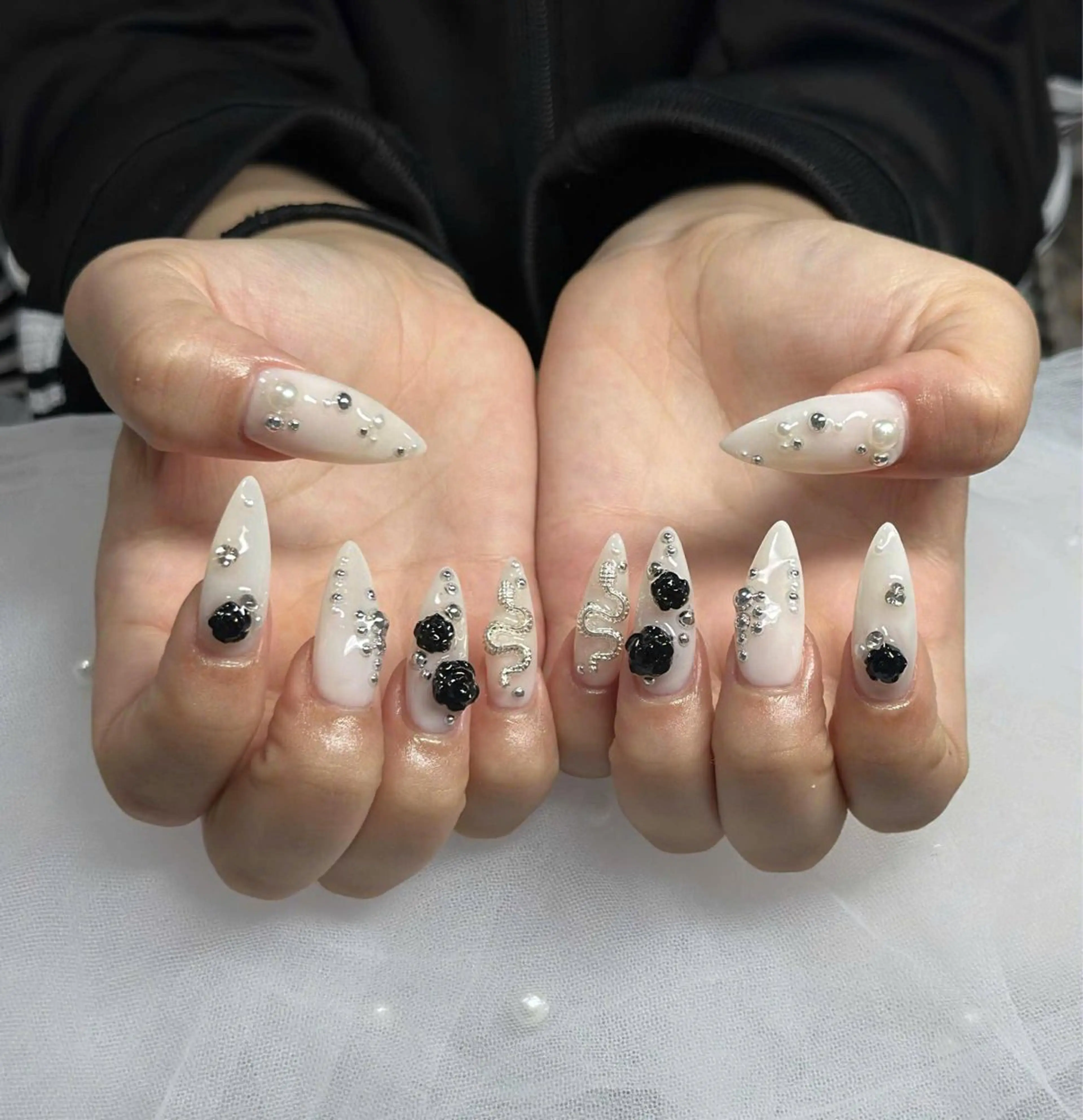 ネイル フレンチネイル ジェルネイル ハロウィン キラキラネイル 韓国ネイル ハンドネイル H.baby Nail Salonのネイルデザイン